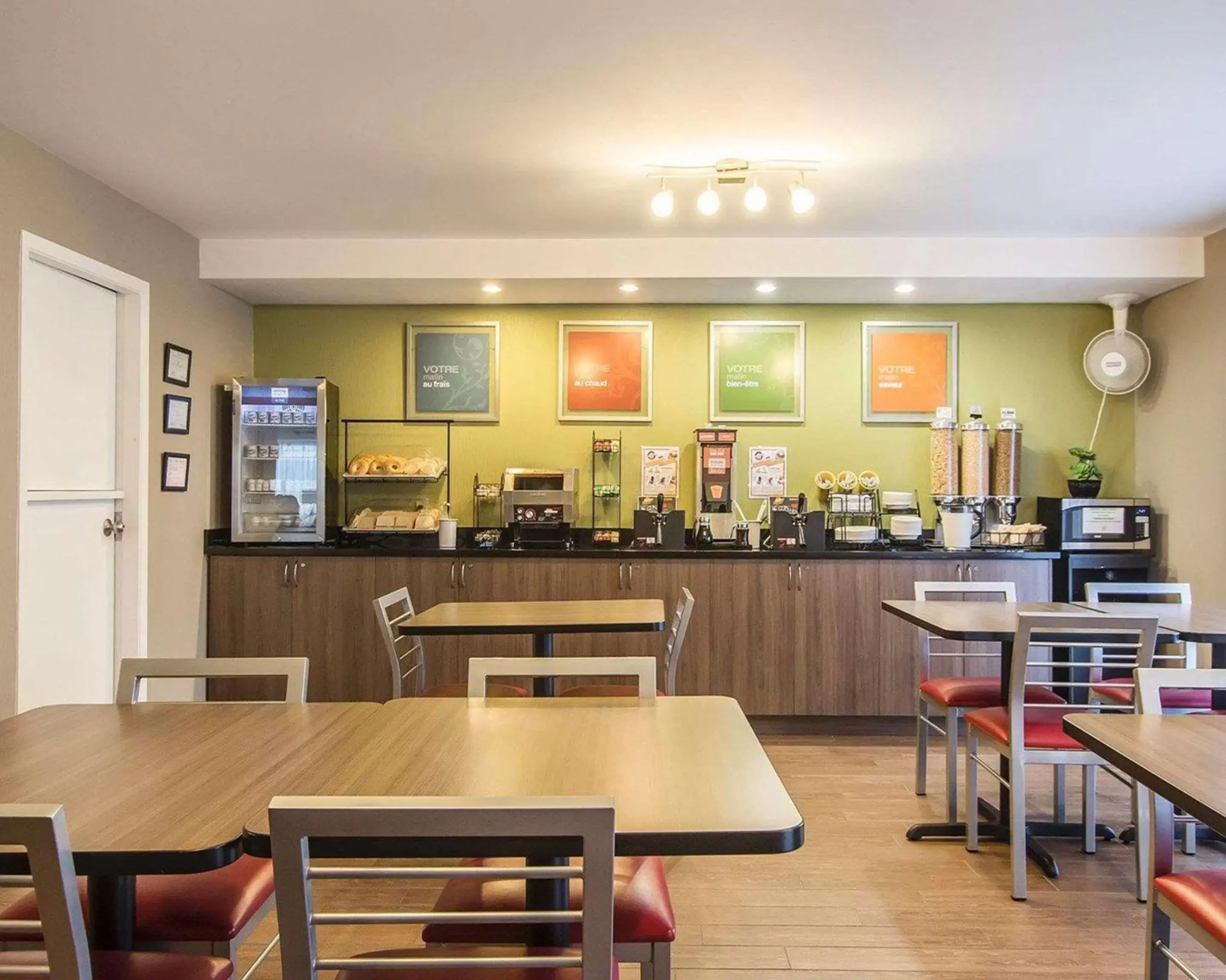 Restaurant/places to eat in Comfort Inn Restaurant/places to eat in Comfort Inn