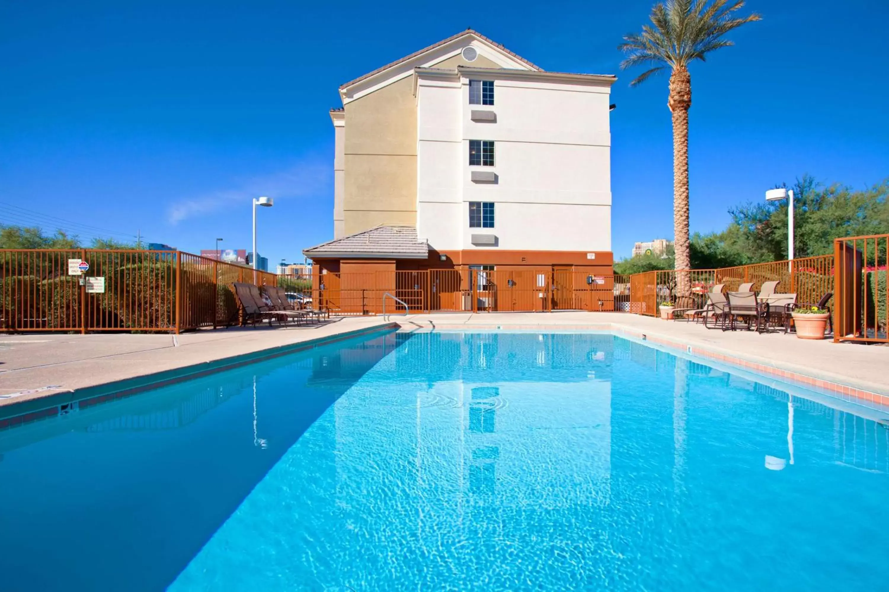 Activities, Swimming Pool in Sonesta Simply Suites Las Vegas Convention Center