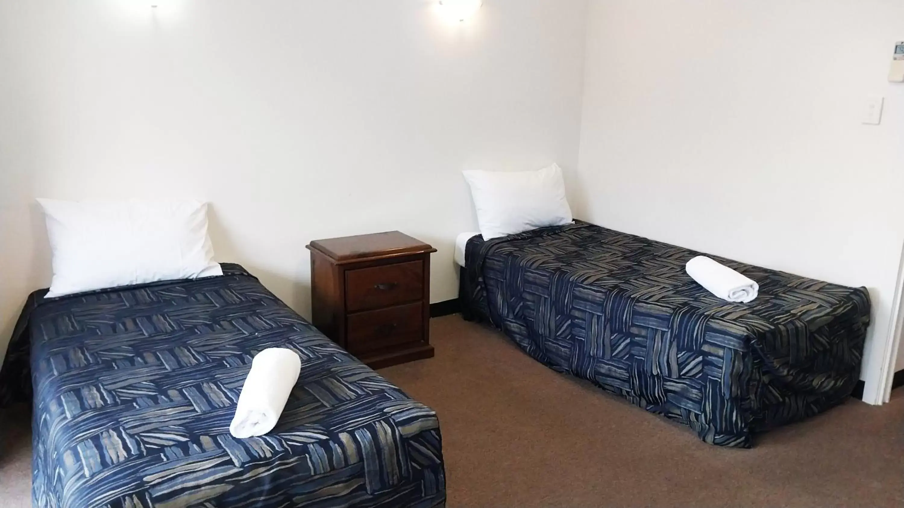 Bedroom, Bed in Miners Lodge Motor Inn