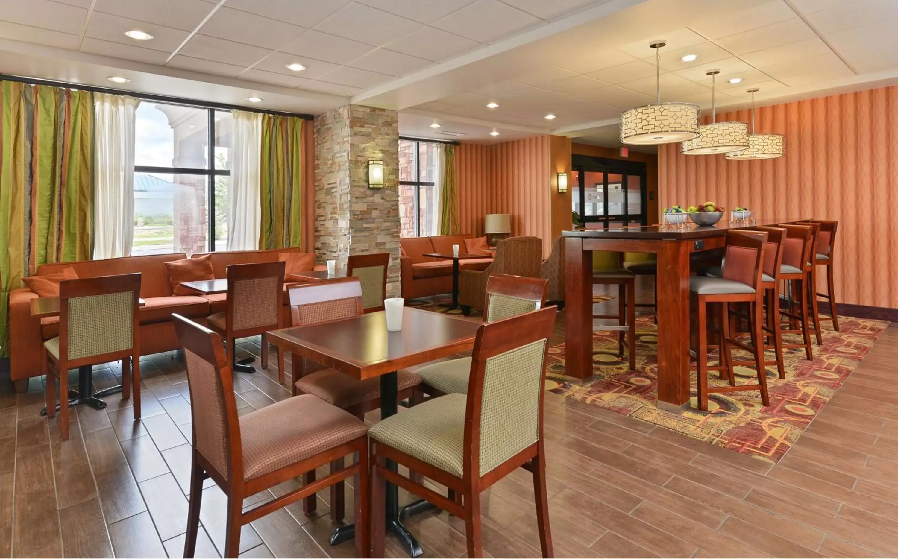 Lobby or reception, Restaurant/Places to Eat in Hampton Inn Muscatine