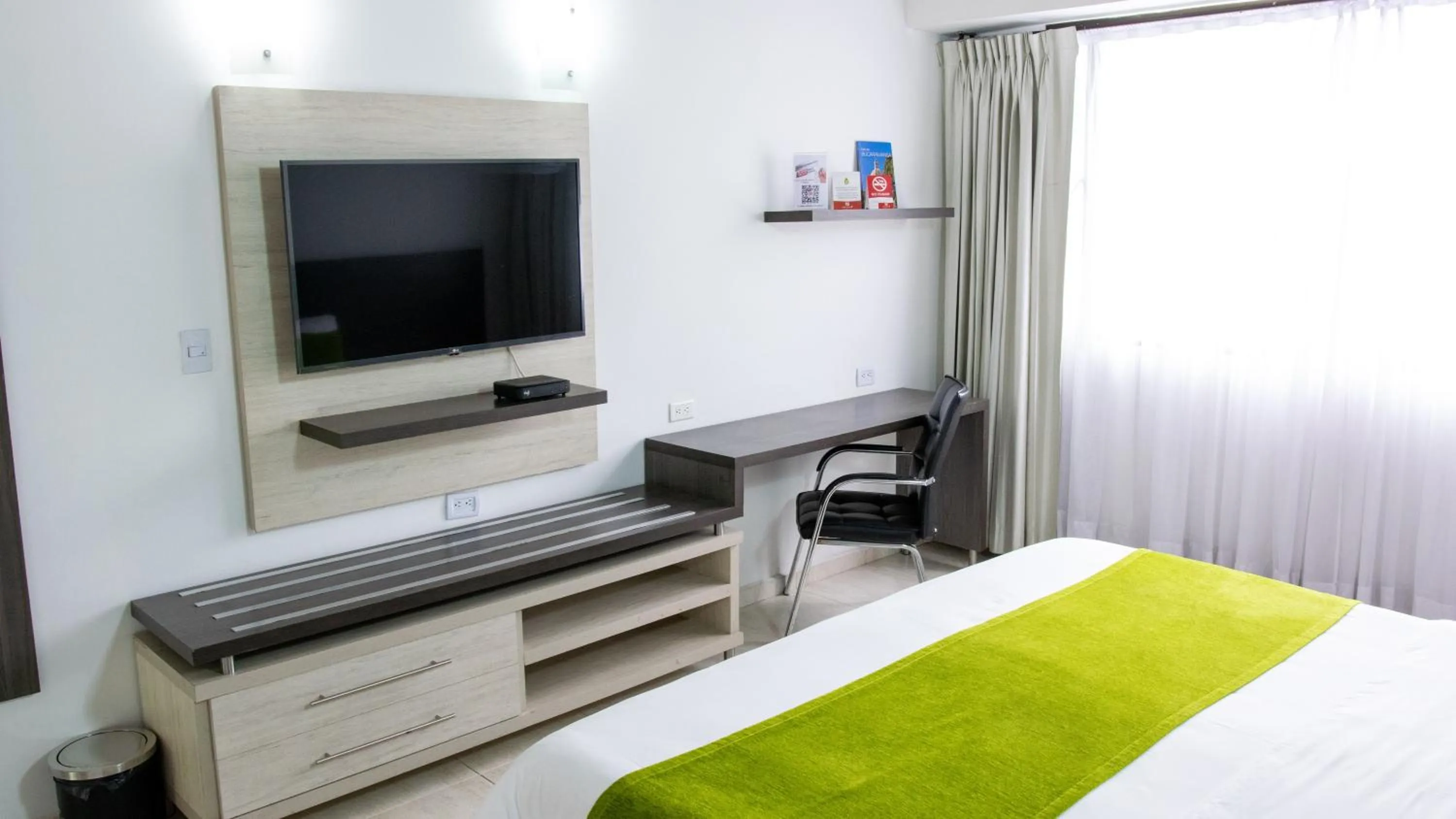 TV and multimedia, Bed in Hotel San Juan Internacional