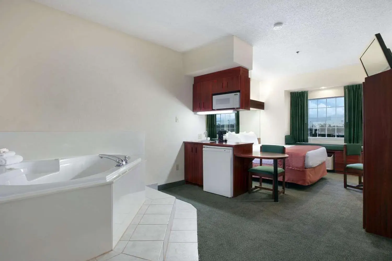 Public Bath in Trident Inn & Suites, Baton Rouge