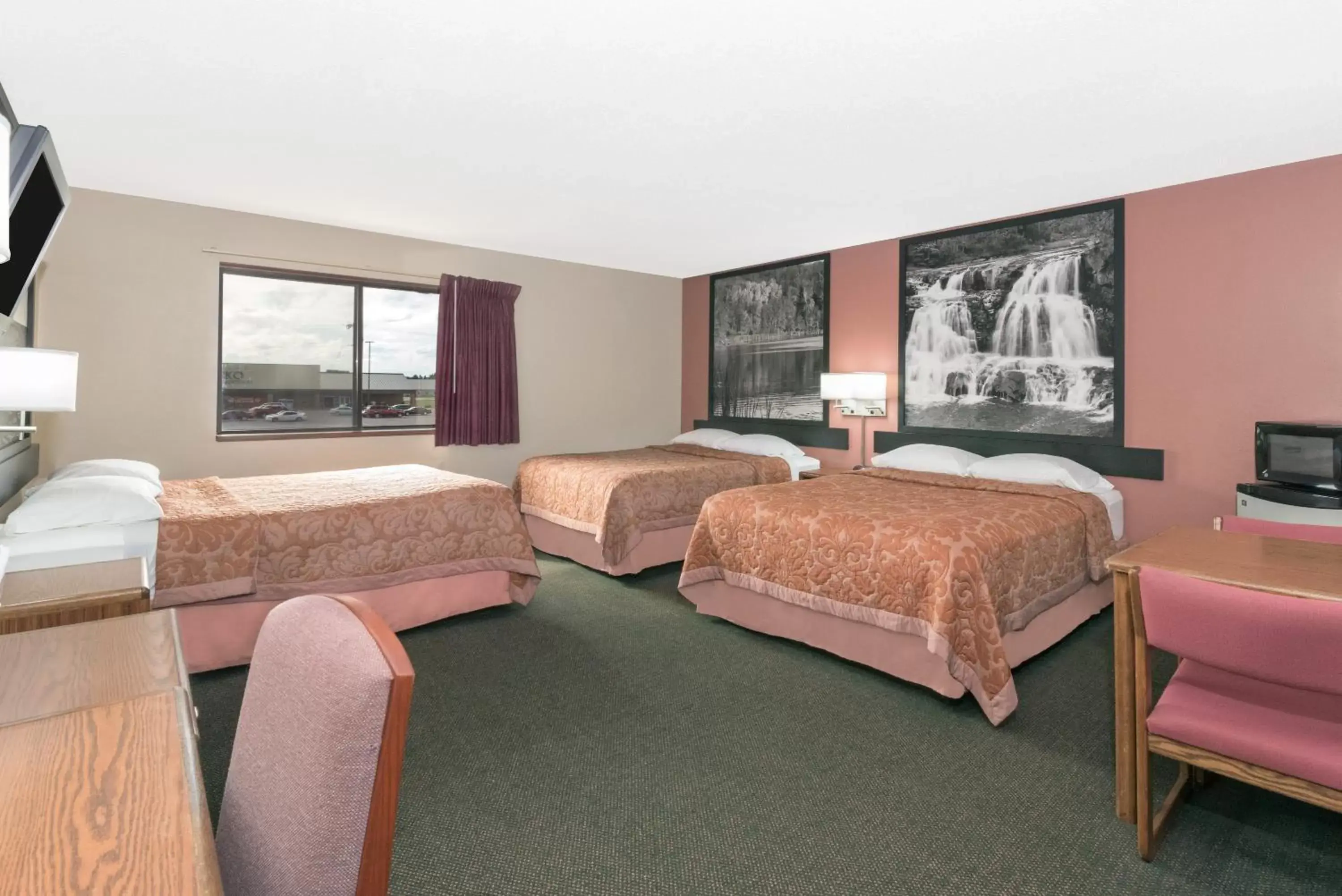 Photo of the whole room, Bed in Super 8 by Wyndham Perham