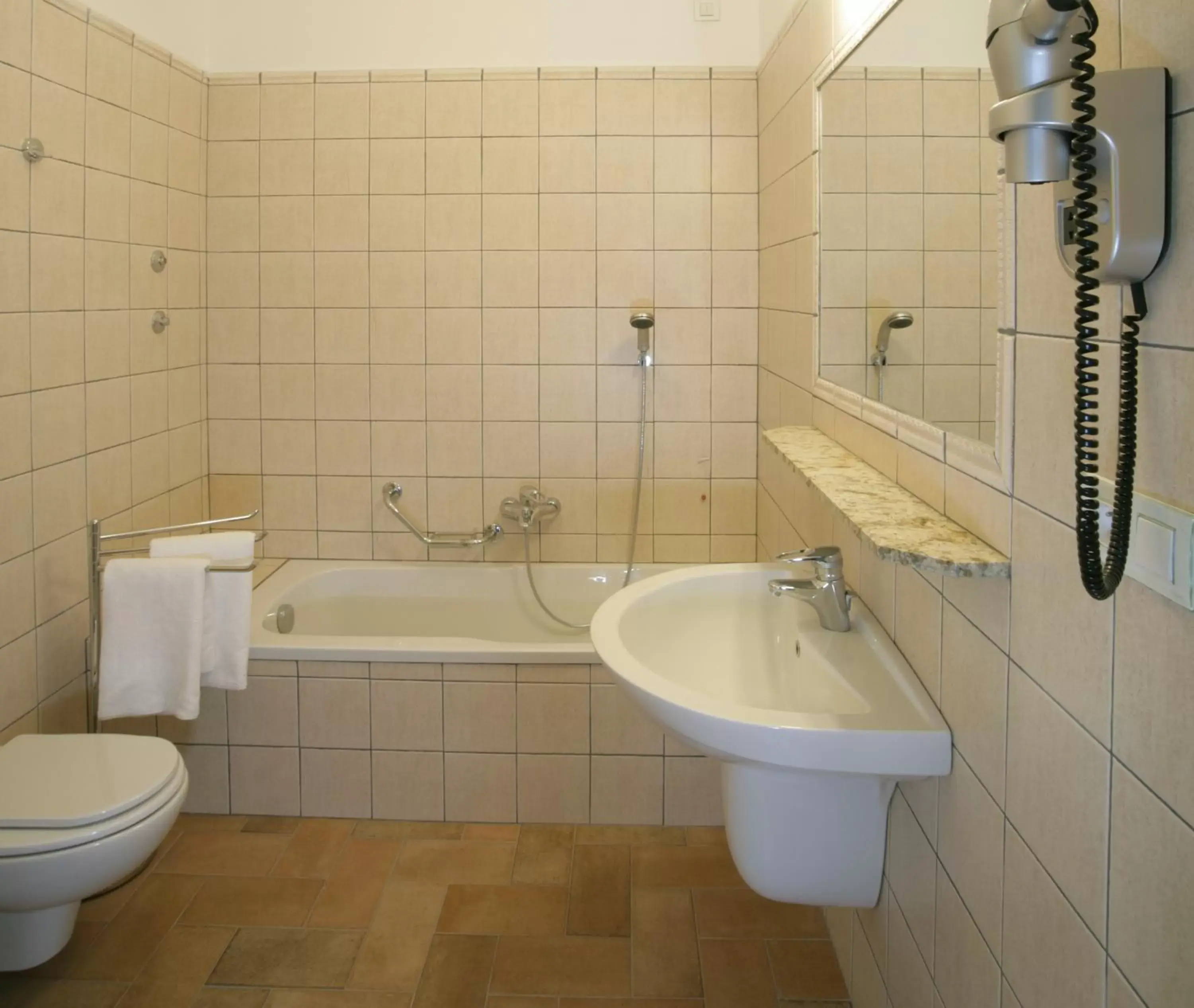 Hot Tub, Bathroom in Hotel Galileo