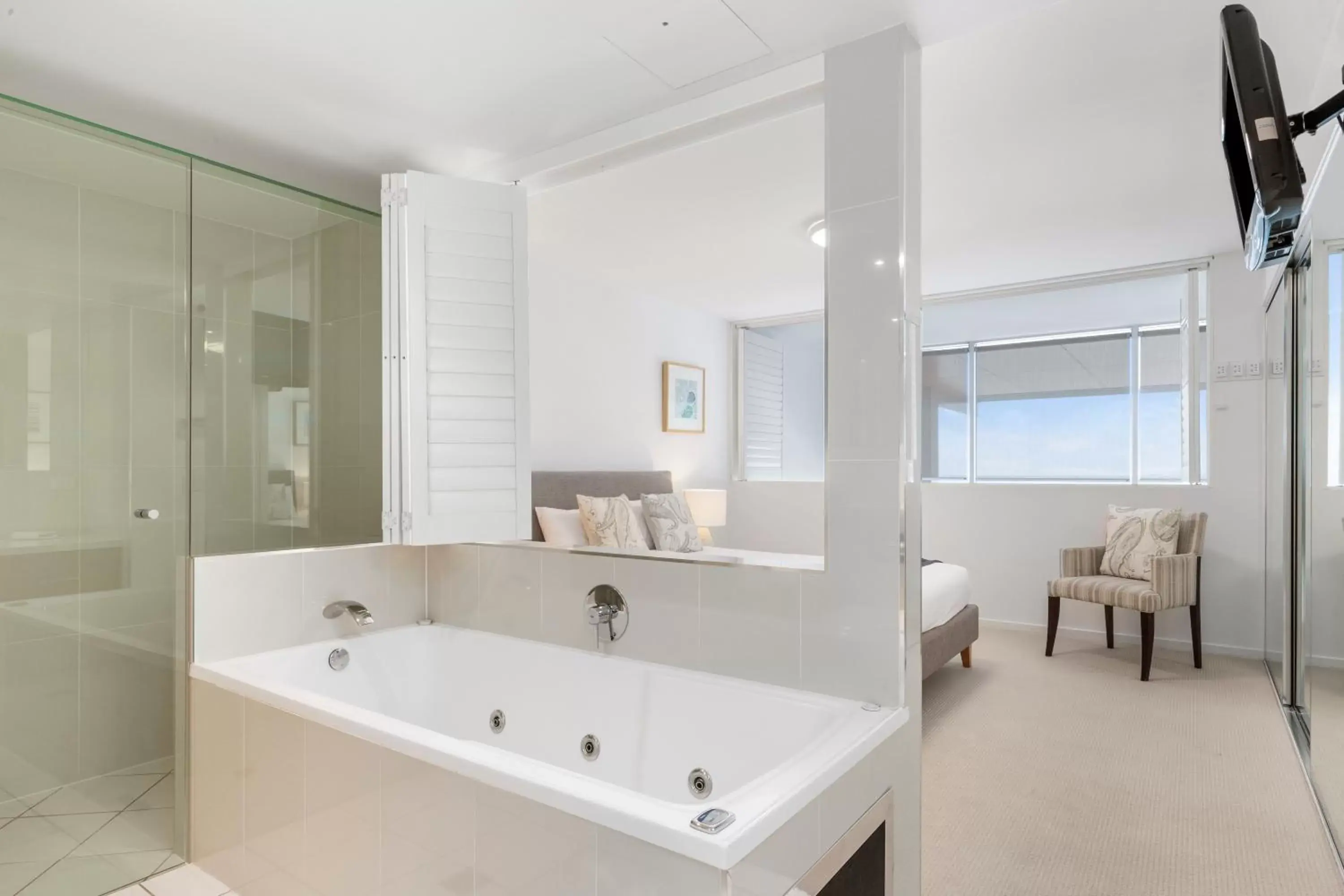 Bathroom in Echelon Apartments Yeppoon