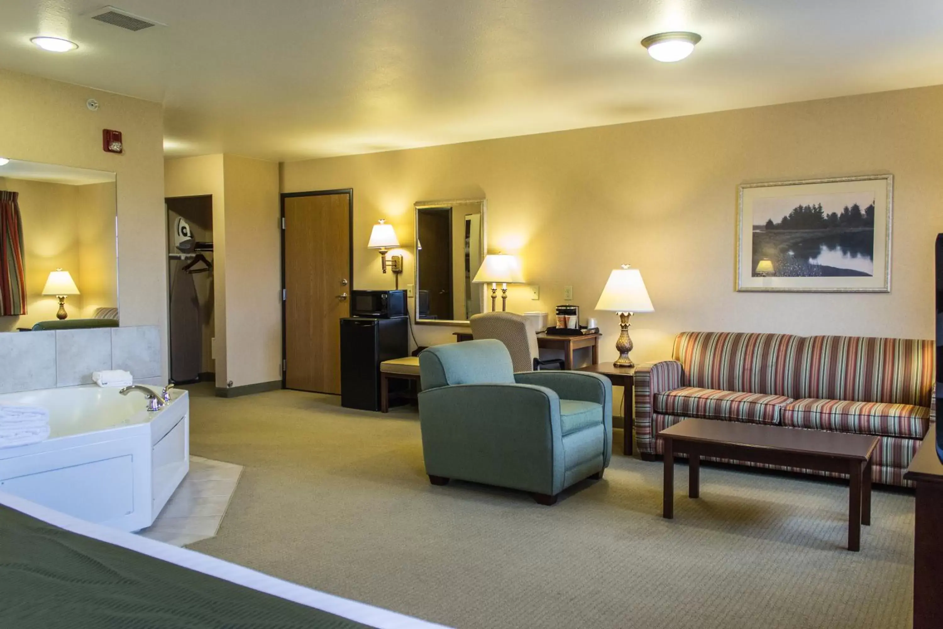 Seating Area in Boarders Inn & Suites by Cobblestone Hotels - Shawano