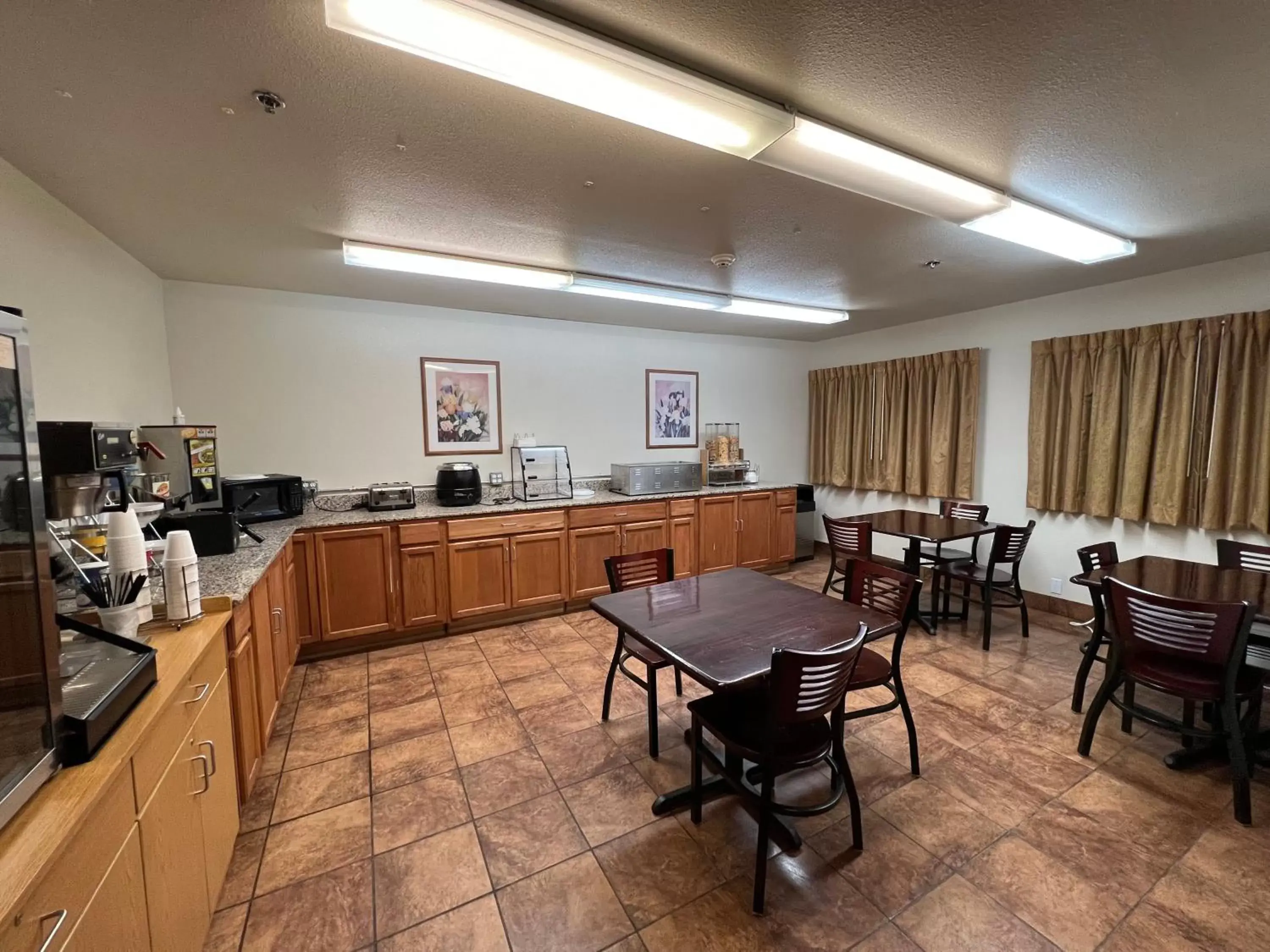 Dining area, Restaurant/Places to Eat in Americas Best Value Inn and Suites Ada