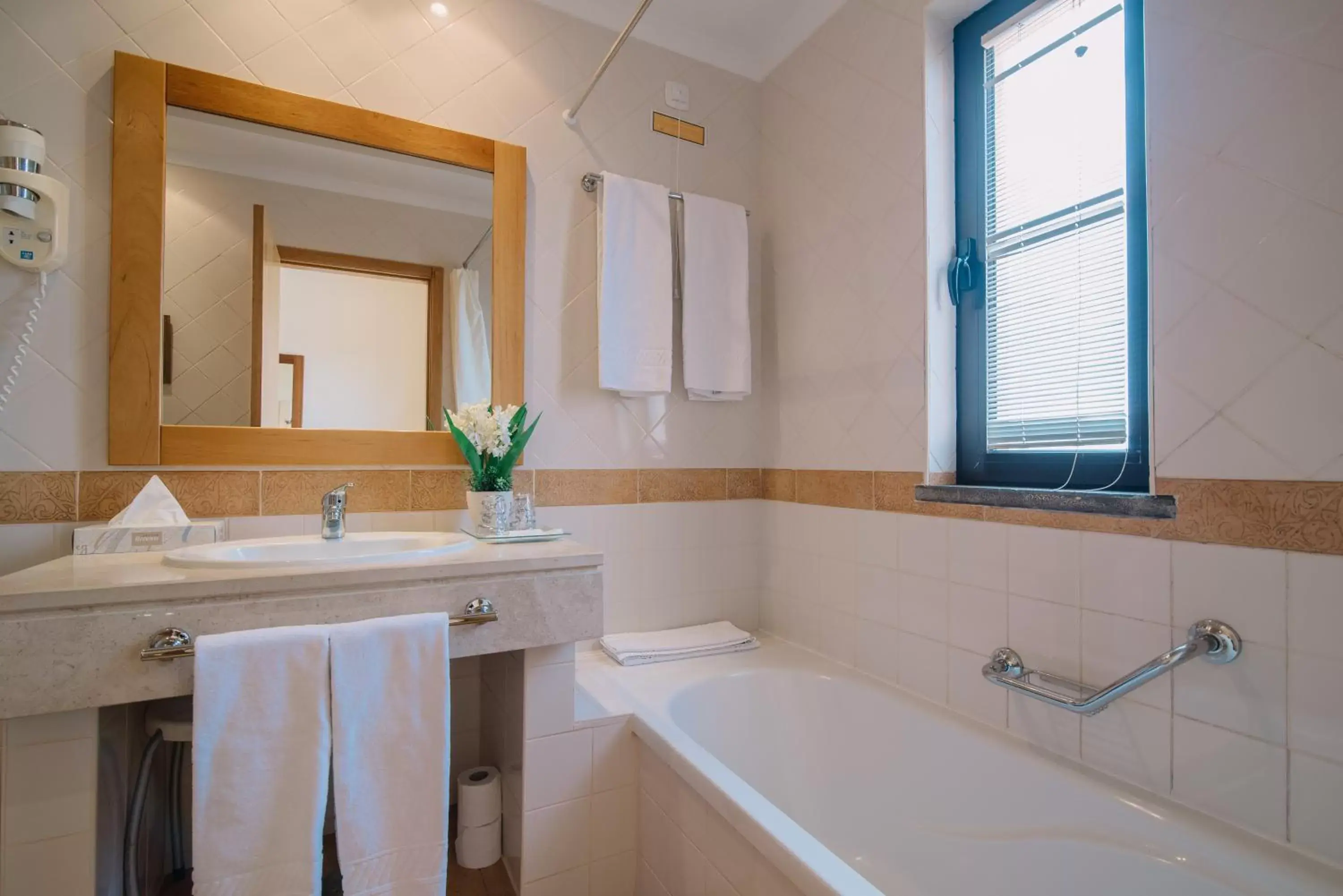 Bathroom in Quinta dos Poetas Nature Hotel & Apartments