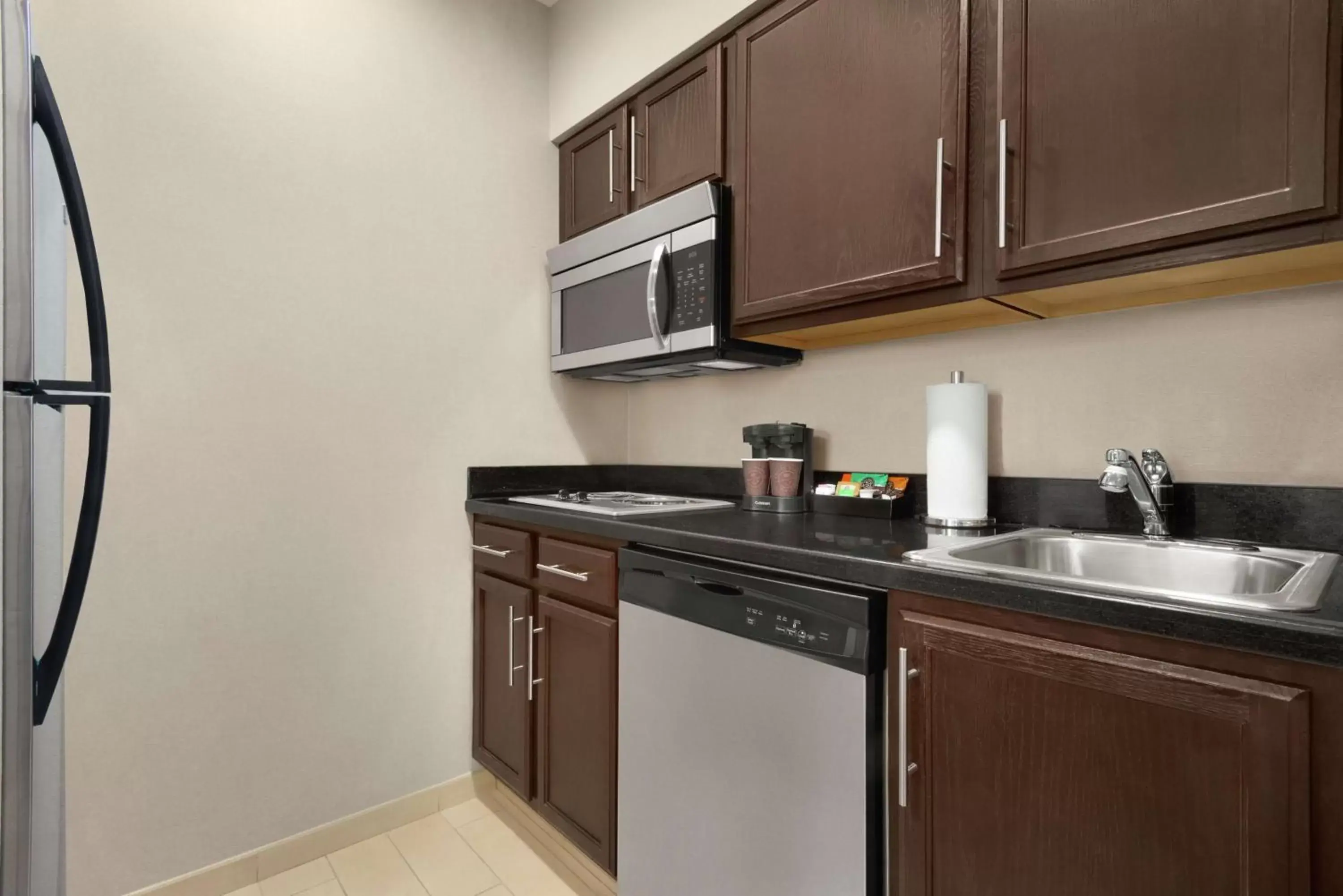 Kitchen or kitchenette, Kitchen/Kitchenette in Homewood Suites Fort Wayne