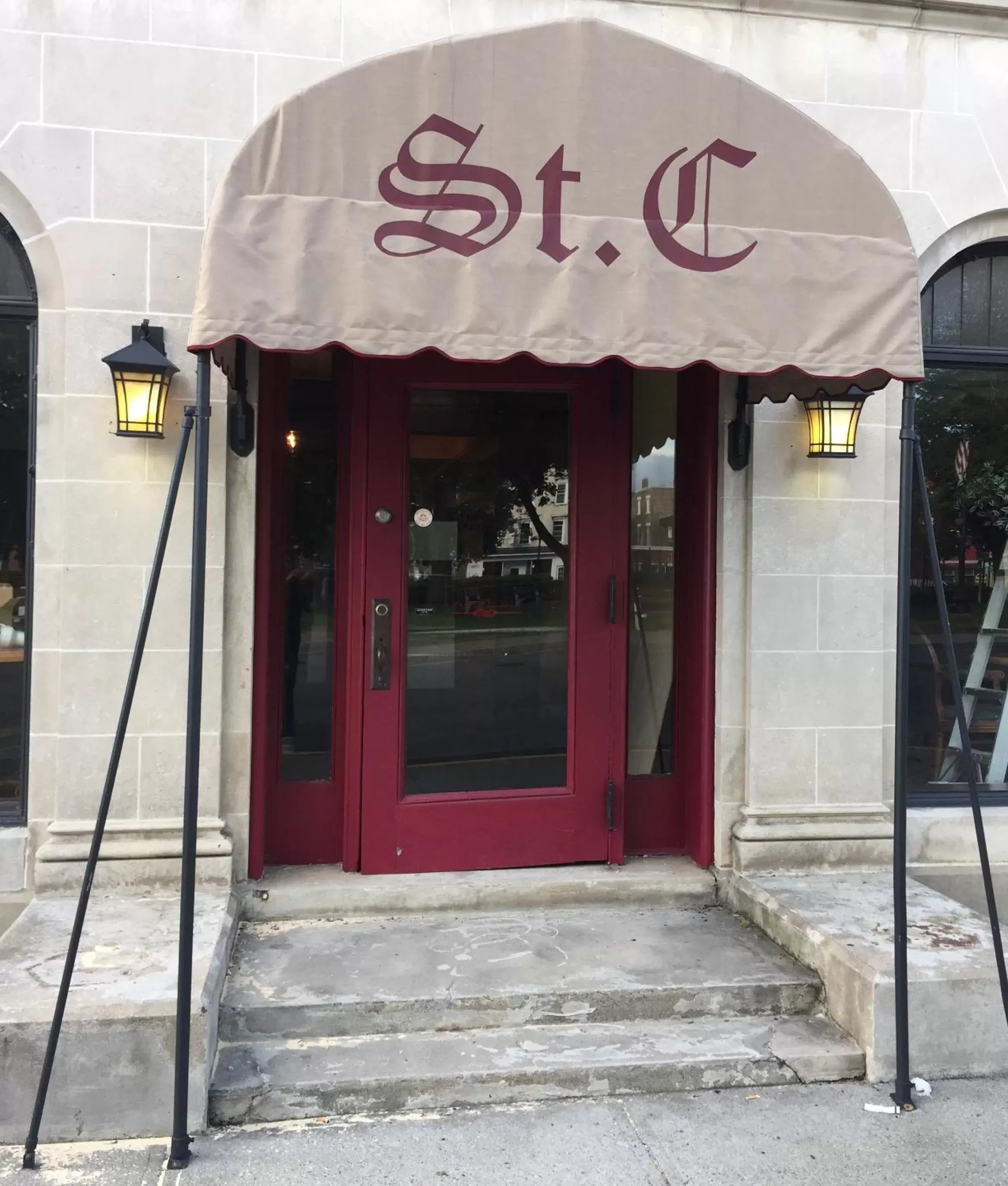 Facade/entrance in St Charles Hotel Downtown Hudson