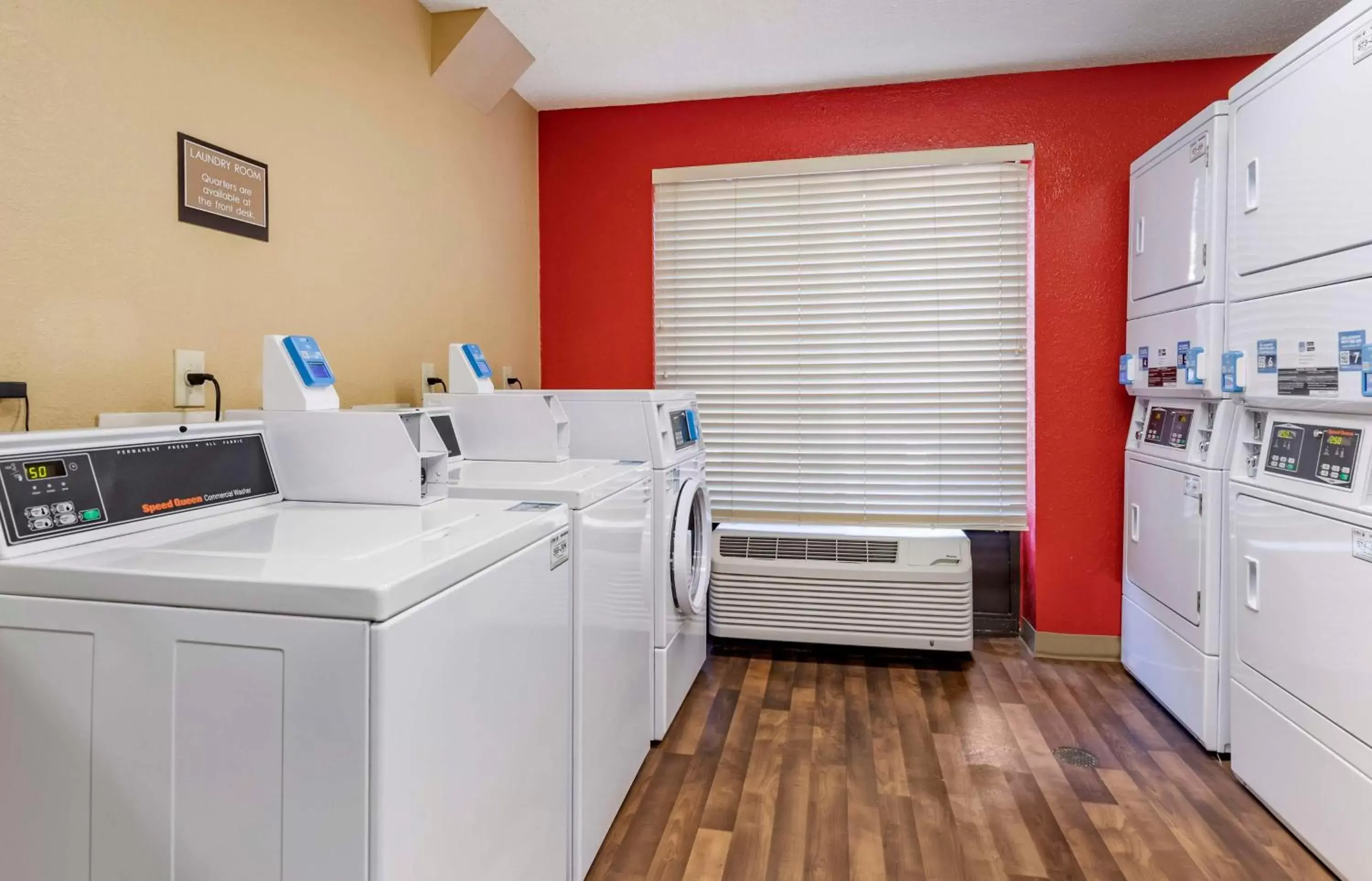 Property building, Kitchen/Kitchenette in Extended Stay America Suites - San Antonio - Colonnade - Medical