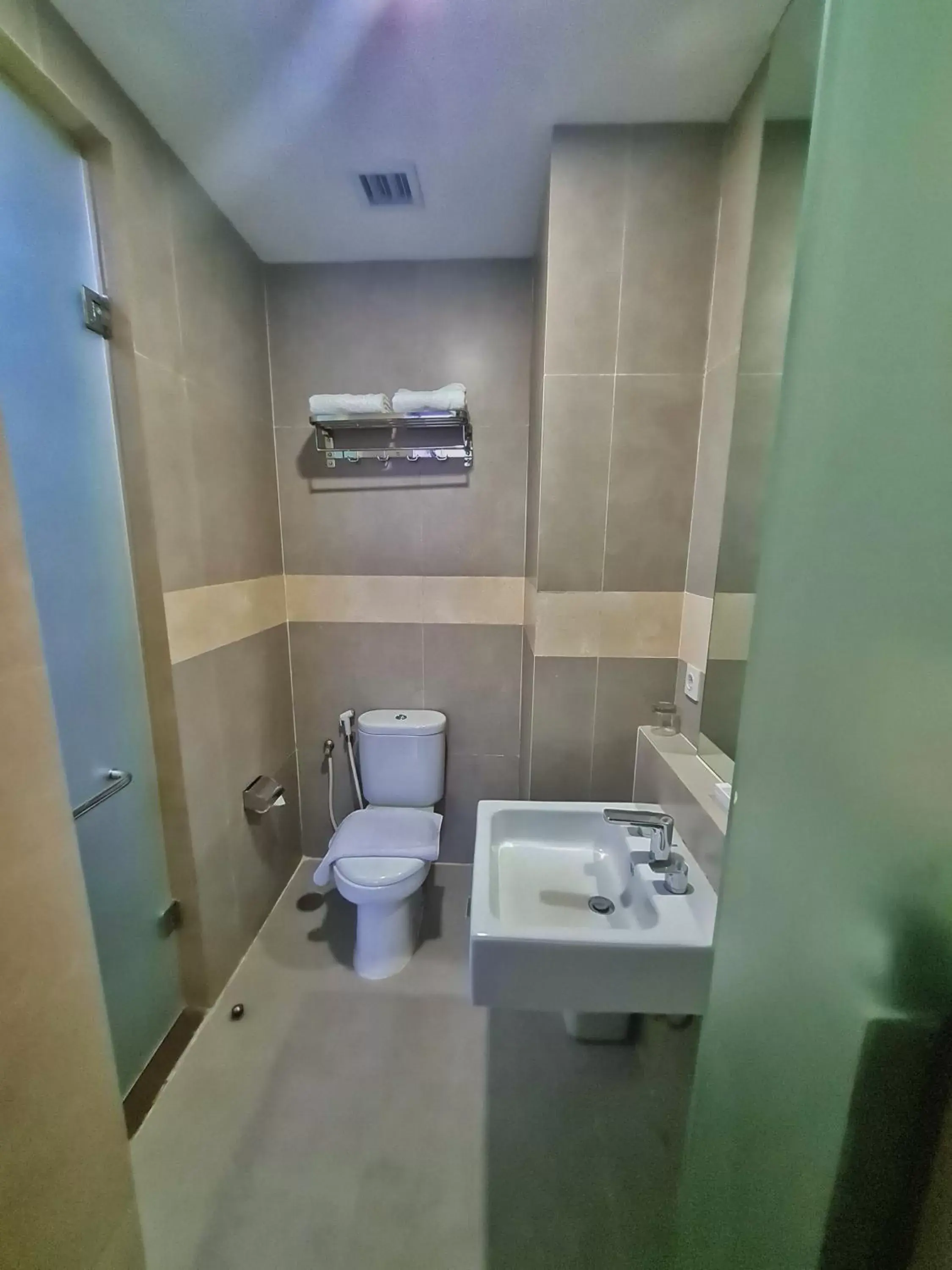 Bathroom in Terraz Tree Hotel Jakarta