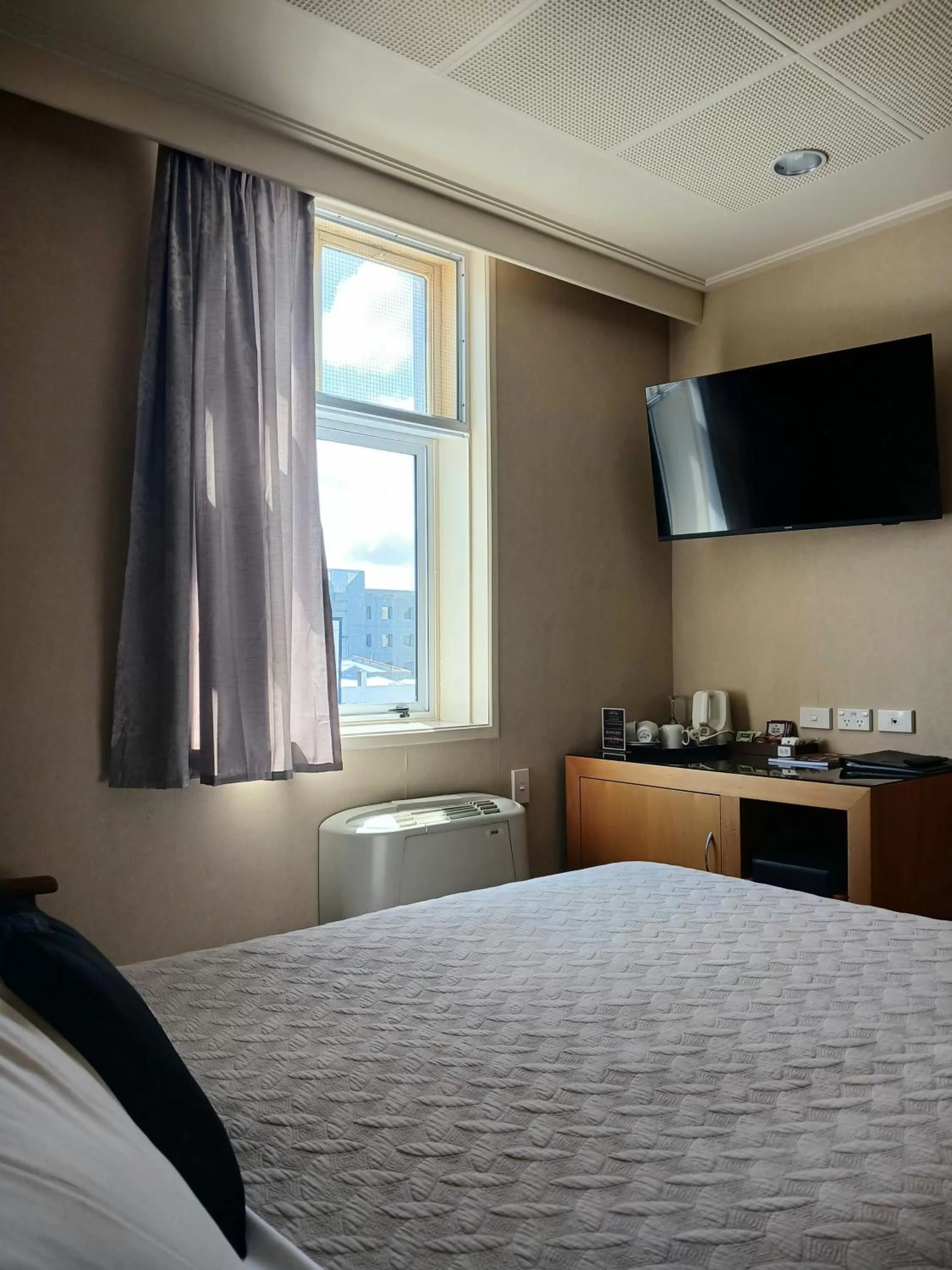 TV and multimedia, Bed in Kelvin Hotel