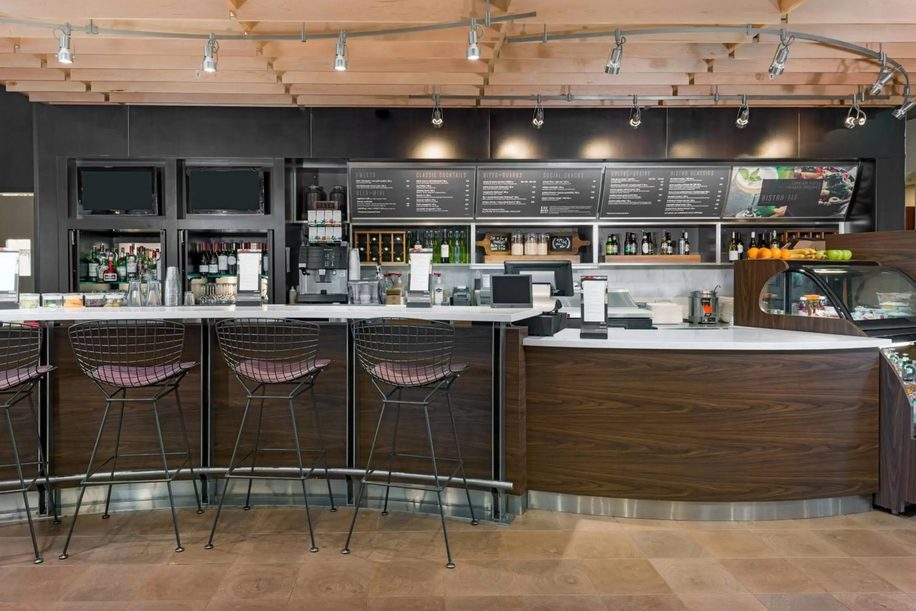 Restaurant/places to eat in Courtyard by Marriott Buffalo Airport