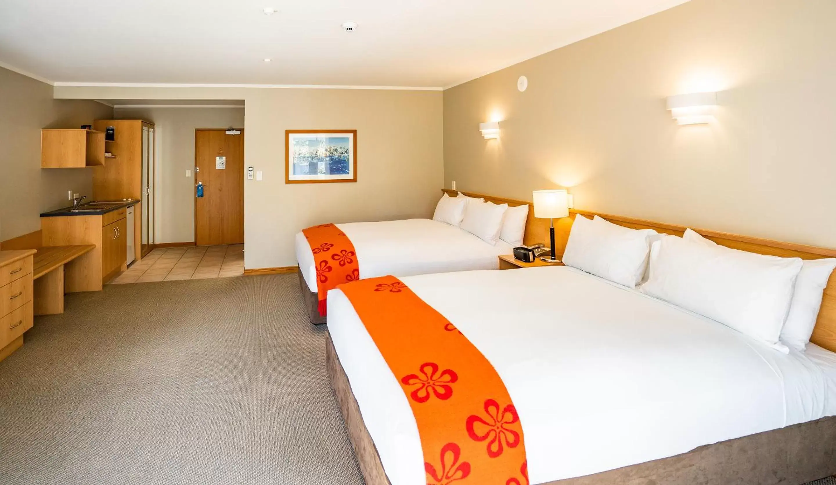 Superior Twin Room with Two Queen Beds in Scenic Hotel Bay of Islands