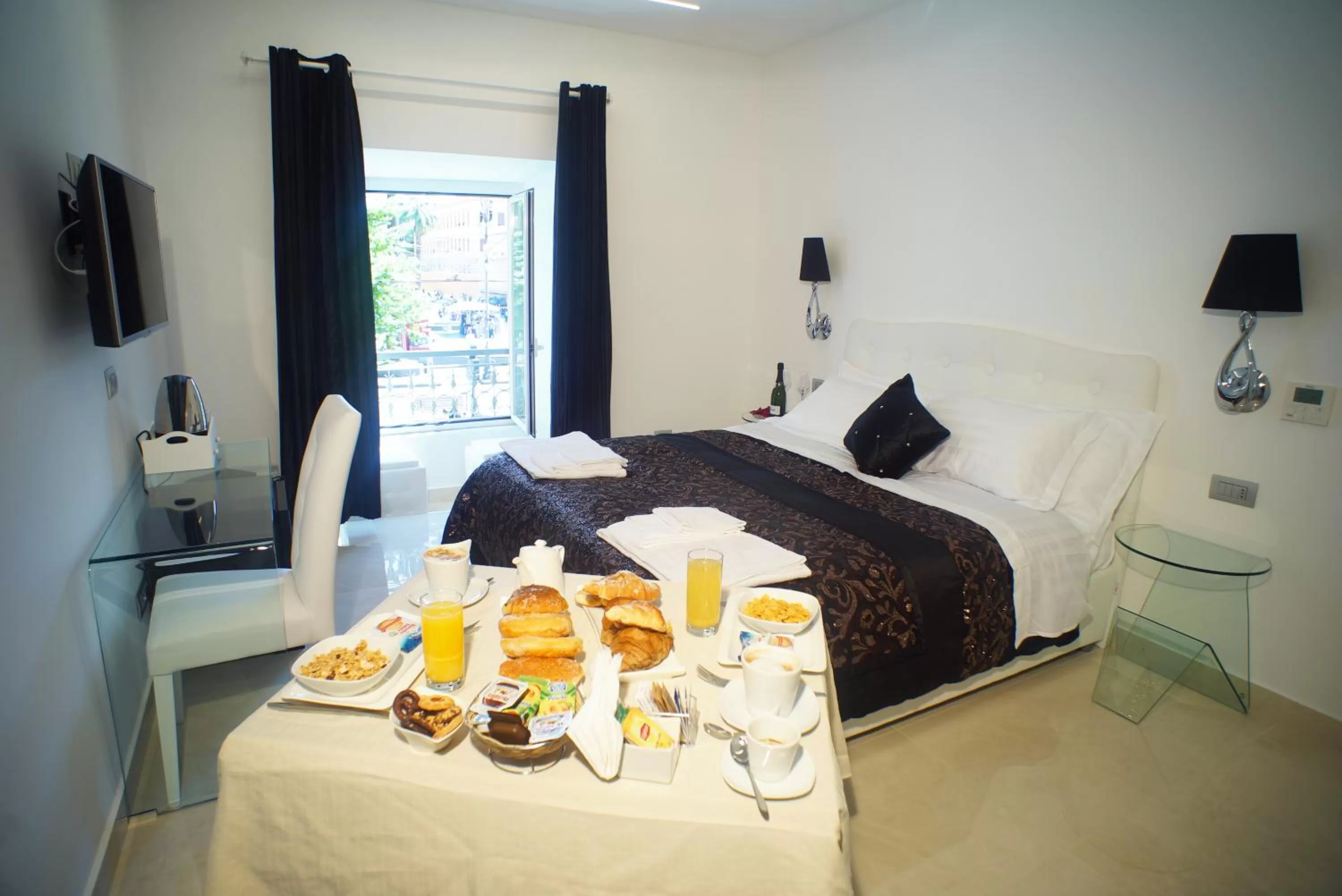 Bed in San Pietro Grand Suite