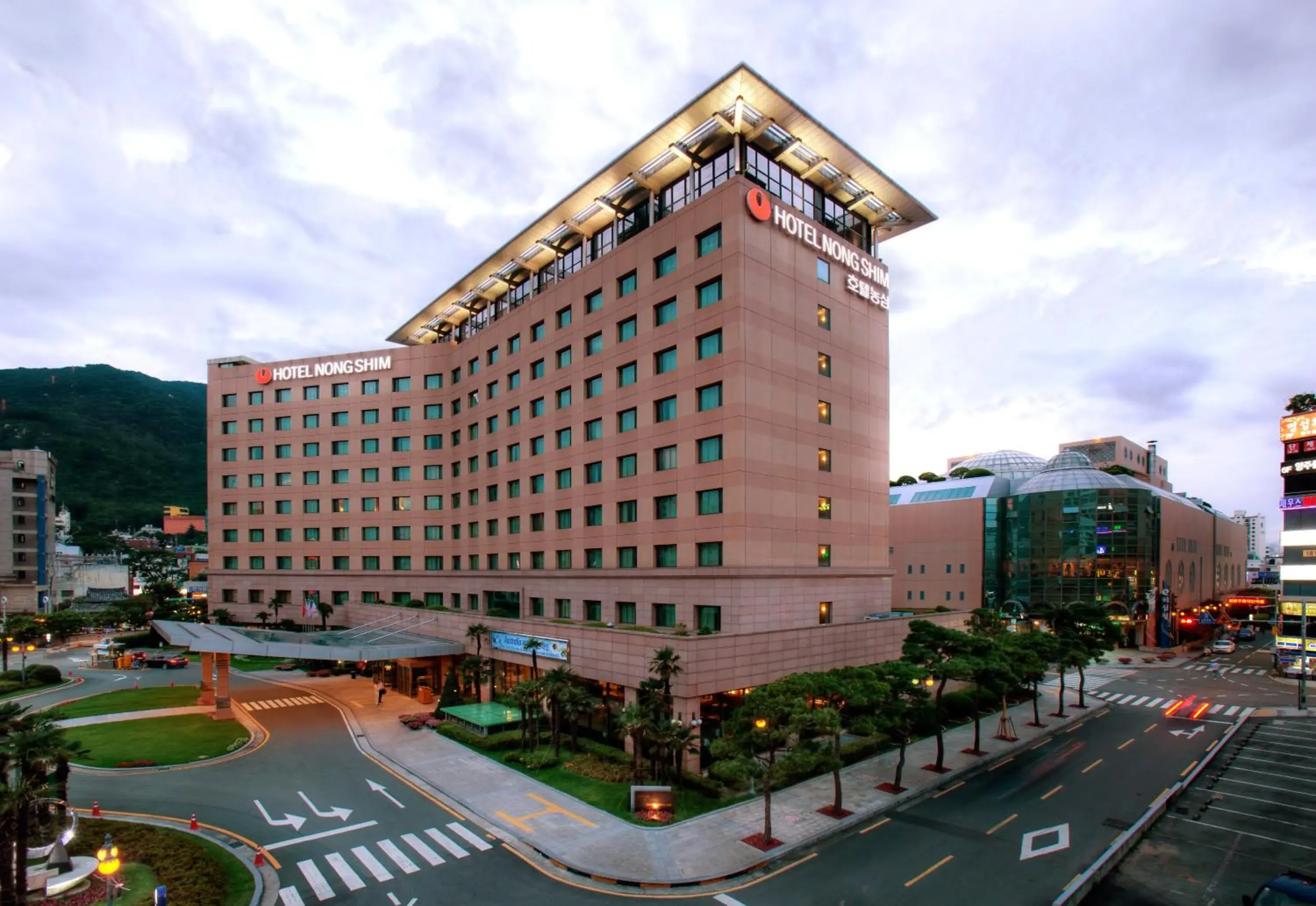 Facade/entrance, Property Building in Nongshim Hotel