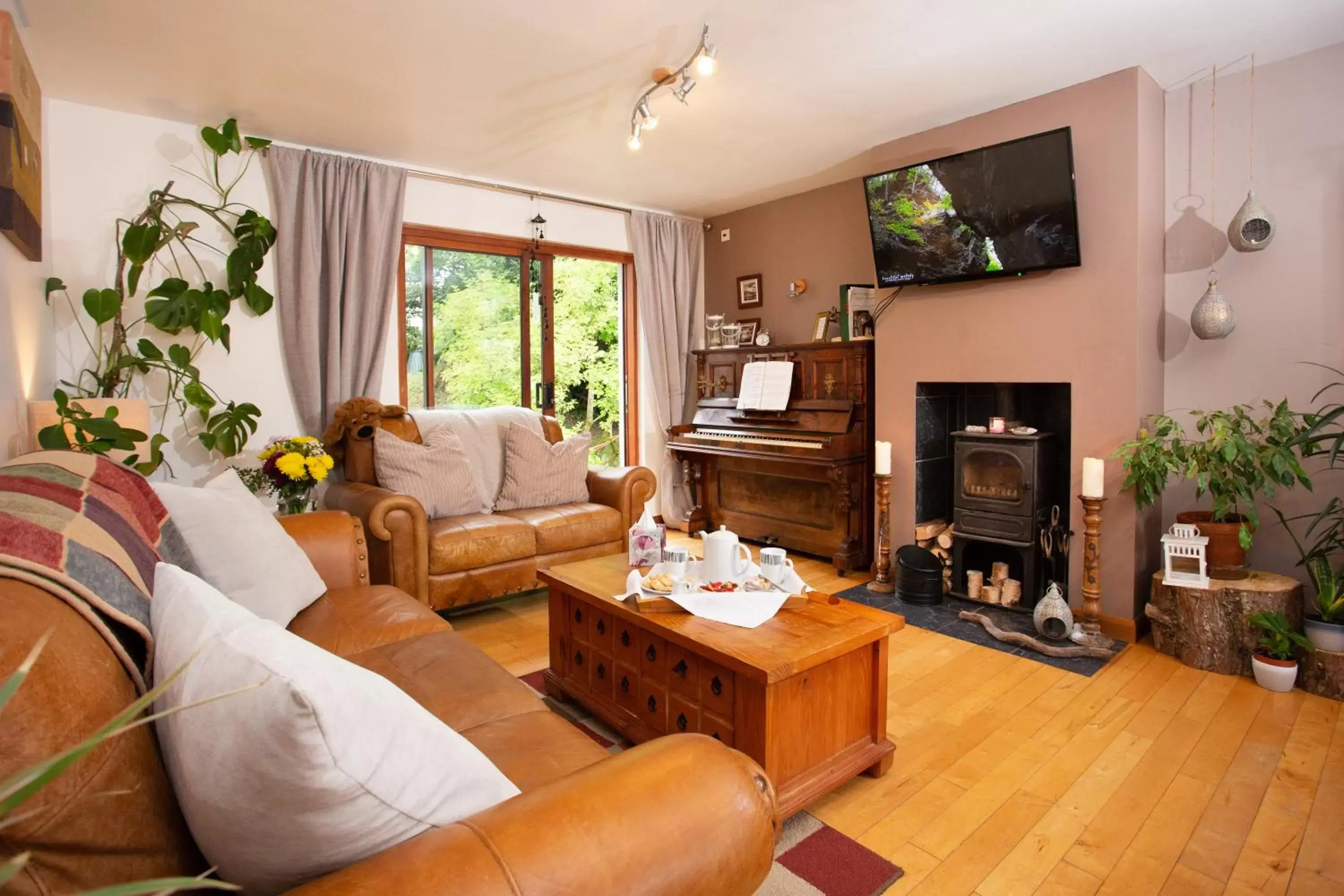 Communal lounge/ TV room, Seating Area in Beechwood Lodge
