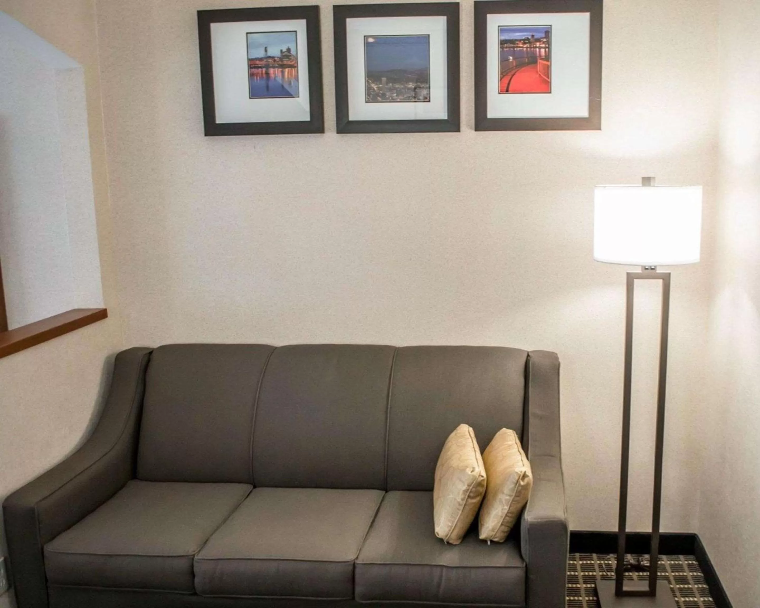 Photo of the whole room in Comfort Suites Portland Southwest