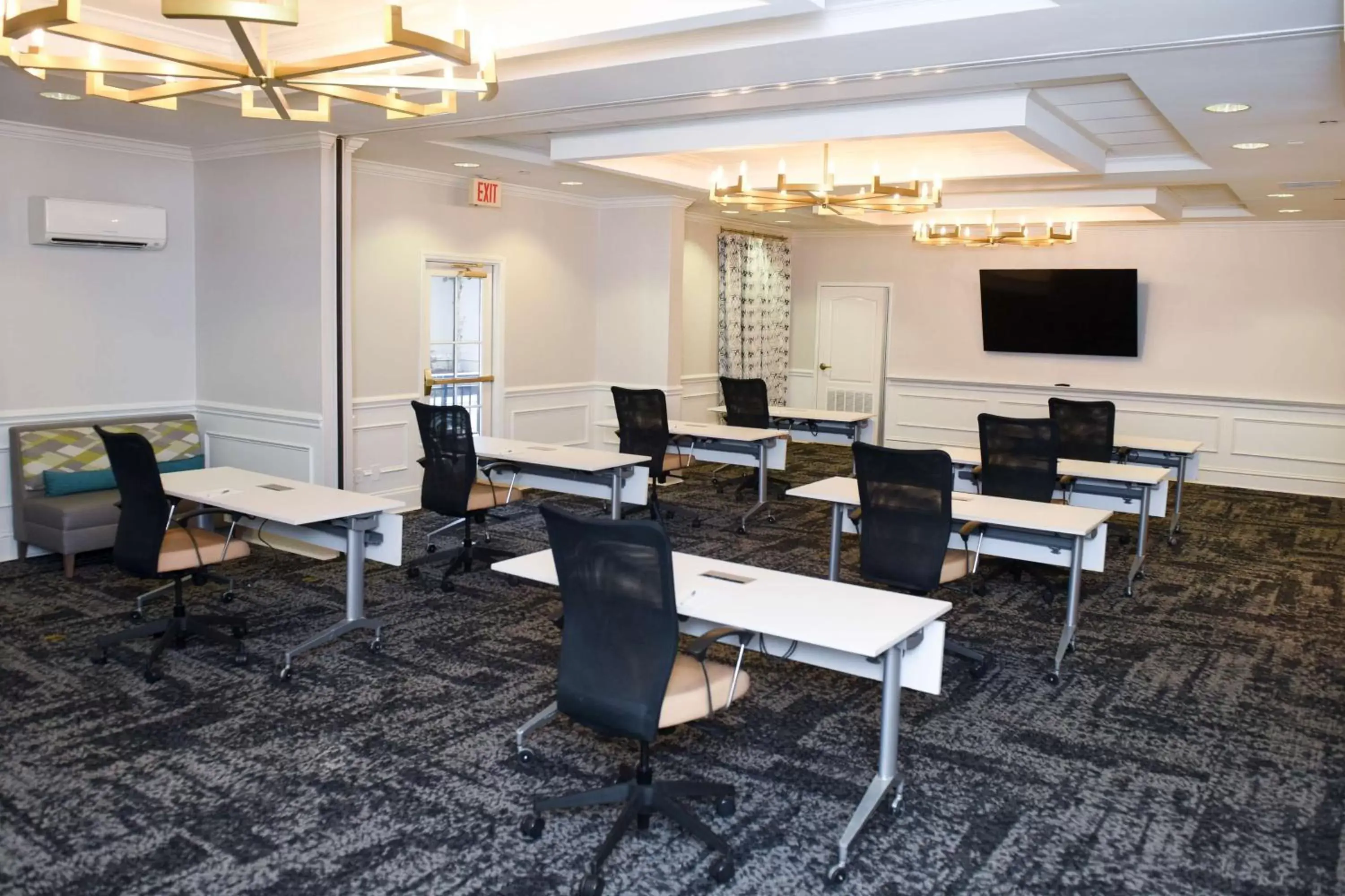 Meeting/conference room in Hampton Inn & Suites South Park at Phillips Place