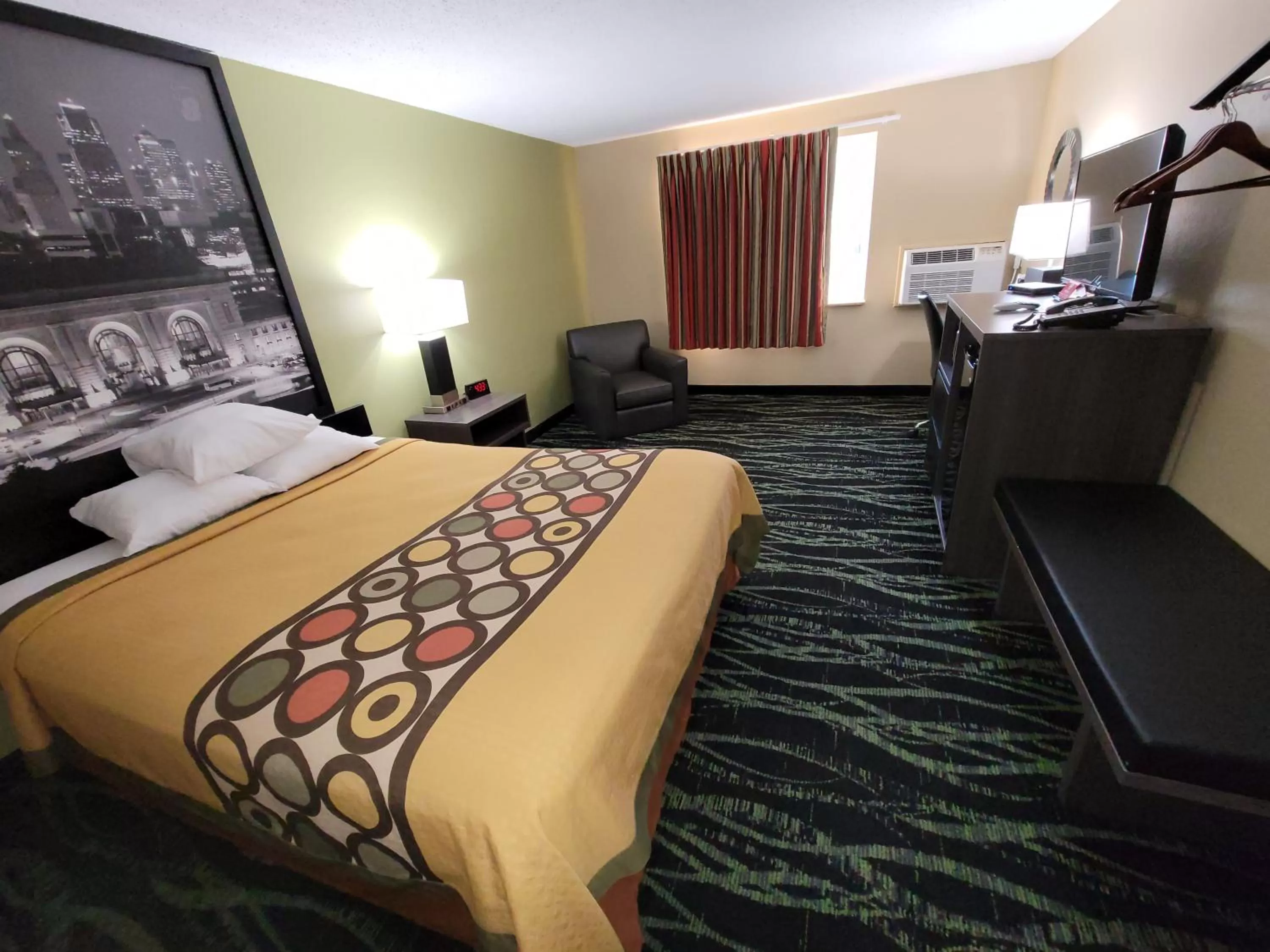 Bedroom, Bed in Red Lion Inn and Suites Liberty