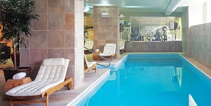 Swimming Pool in Loews New Orleans Hotel