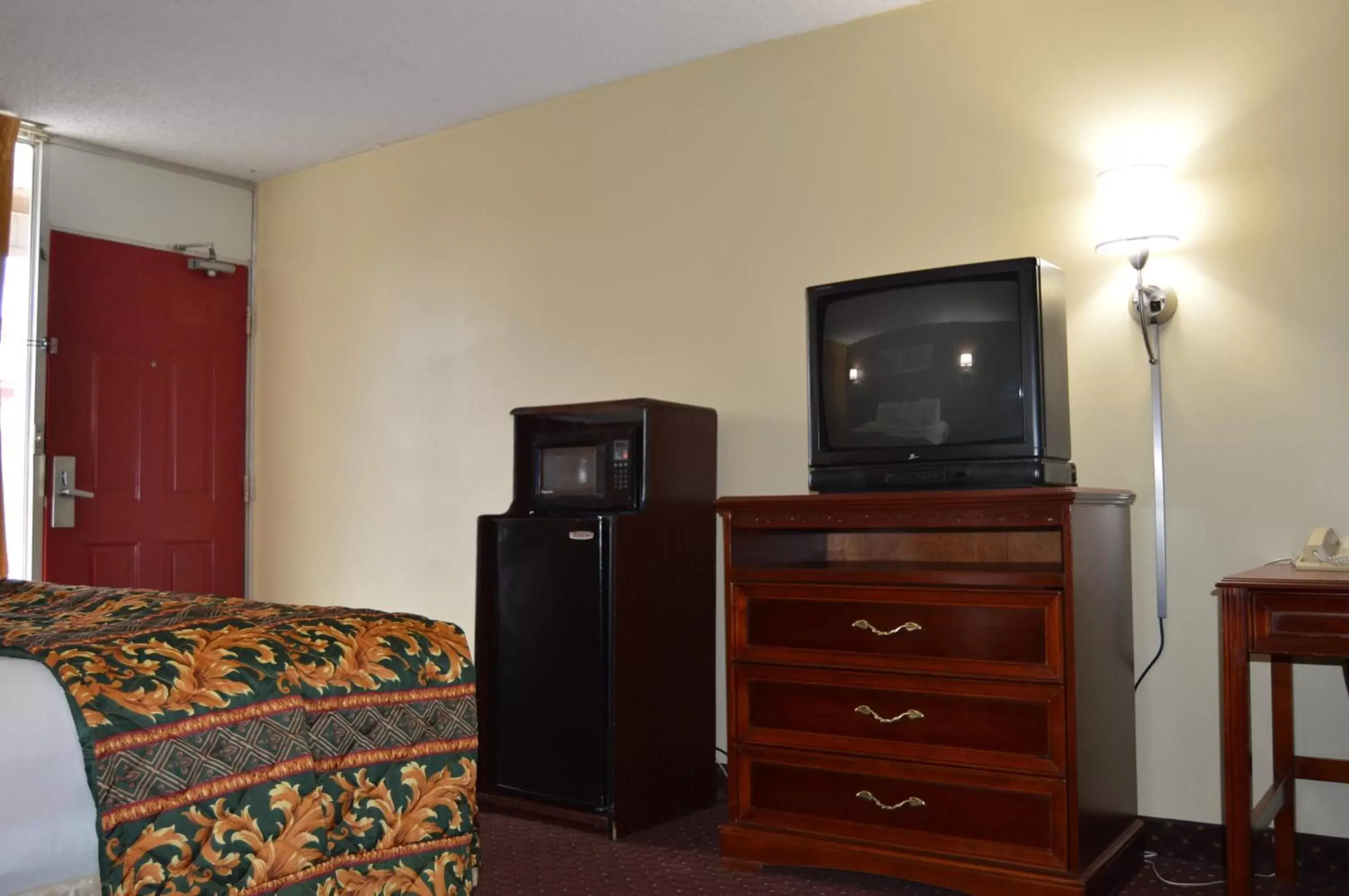 Smoking Room with Two Double Beds in Americas Best Value Inn Tulsa I-44 Smoking Room with Two Double Beds in Americas Best Value Inn Tulsa I-44