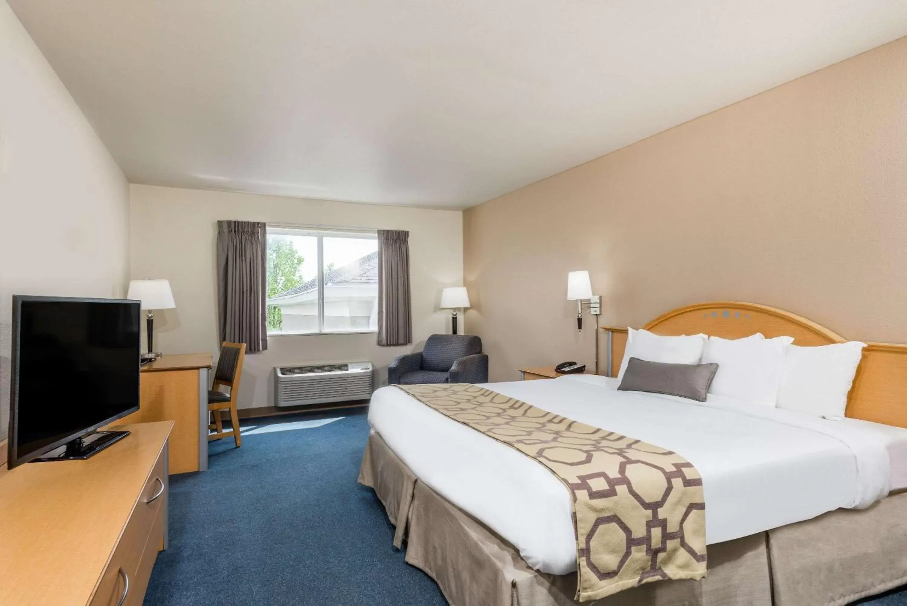 King Room - Non-Smoking in Baymont by Wyndham Noblesville