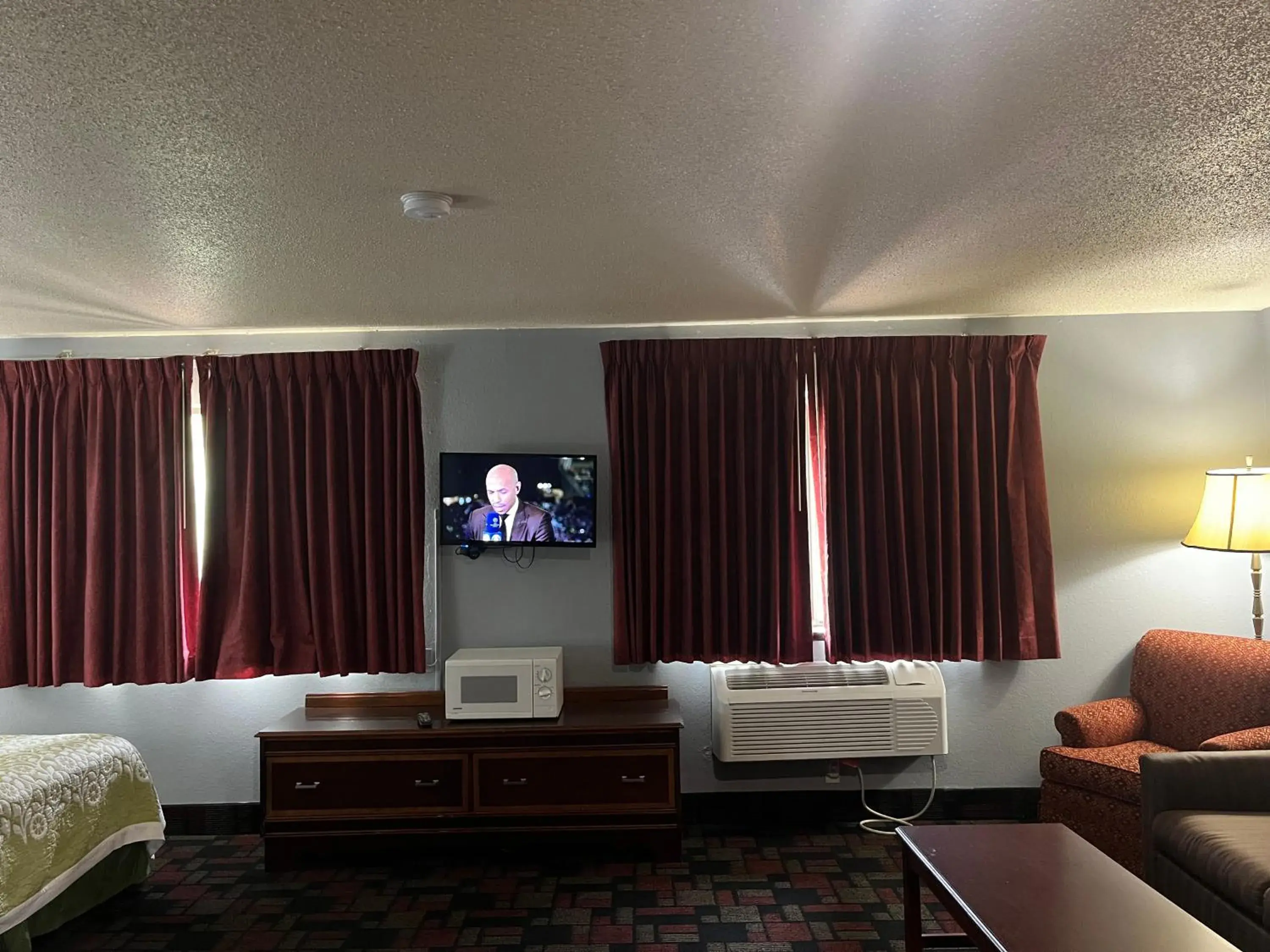 TV and multimedia, Seating Area in Rodeway Inn