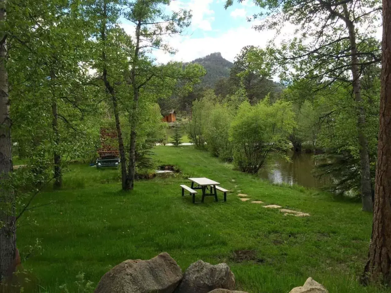 Garden in Romantic RiverSong Inn