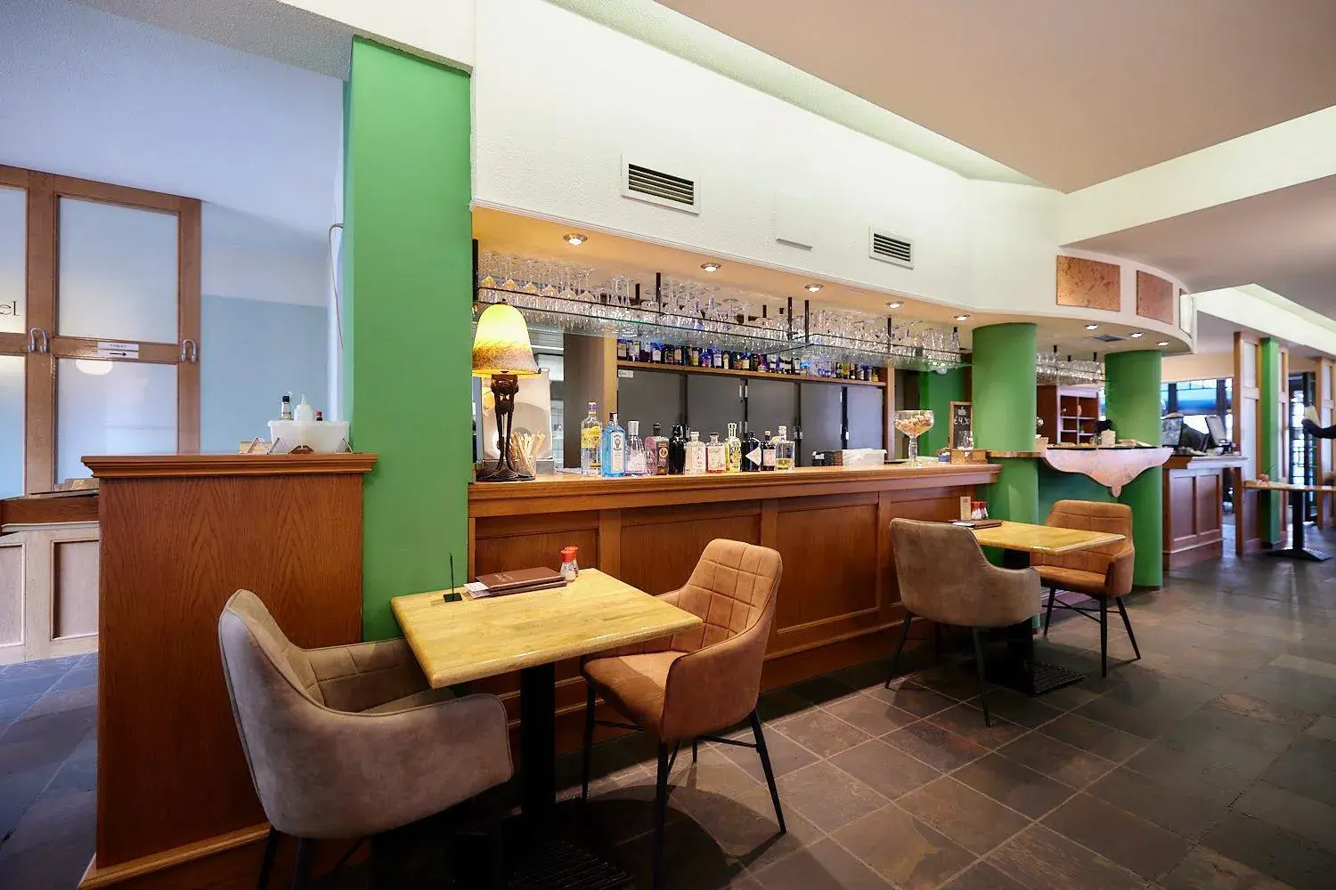 Restaurant/places to eat, Lounge/Bar in Hotel Ambiotel