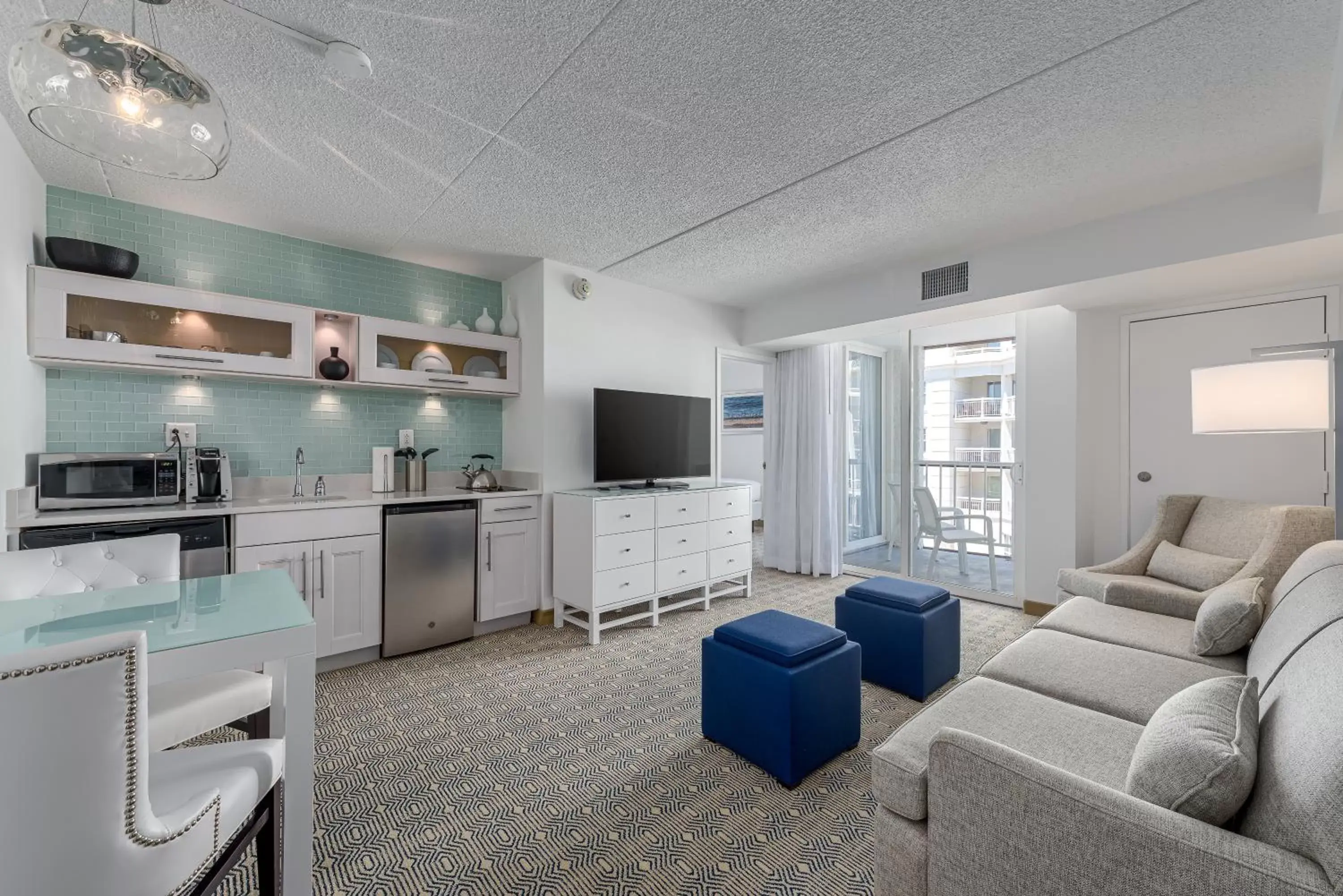 Kitchen or kitchenette, Seating Area in ICONA Diamond Beach