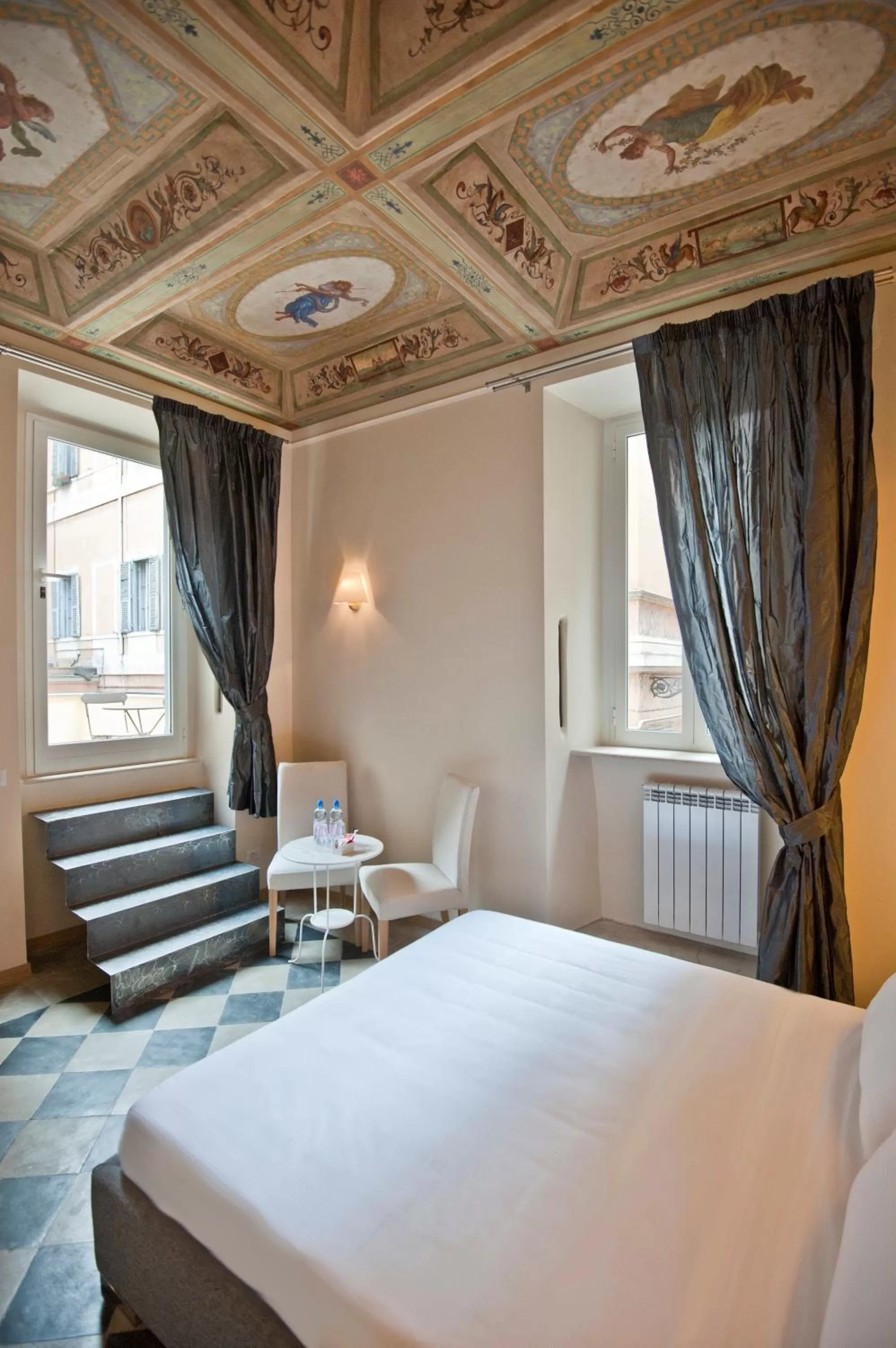 Photo of the whole room, Bed in Little Queen Suite