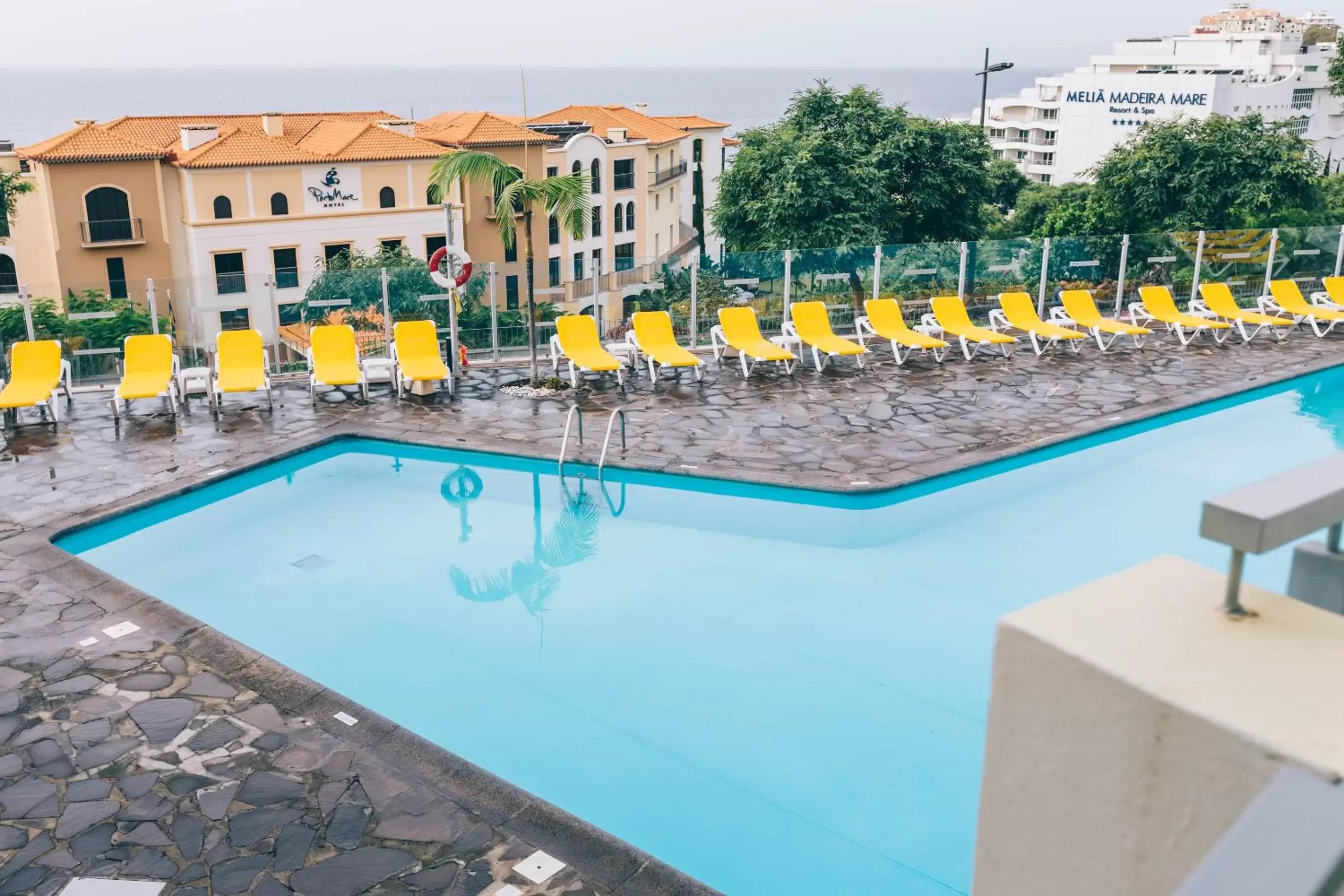 Swimming Pool in Muthu Raga Madeira Hotel