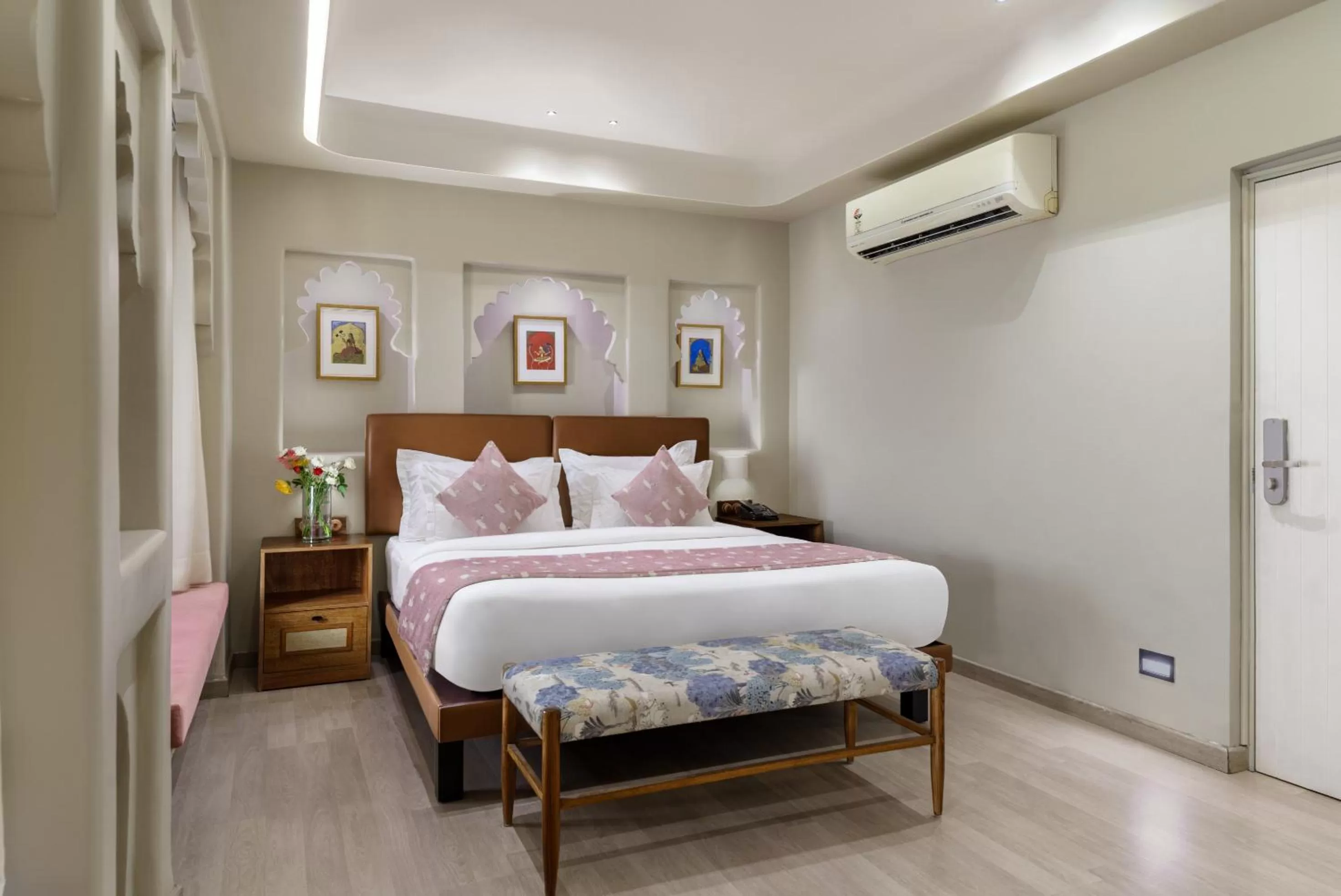 Bed in The Red Pier - My Downtown Hotels