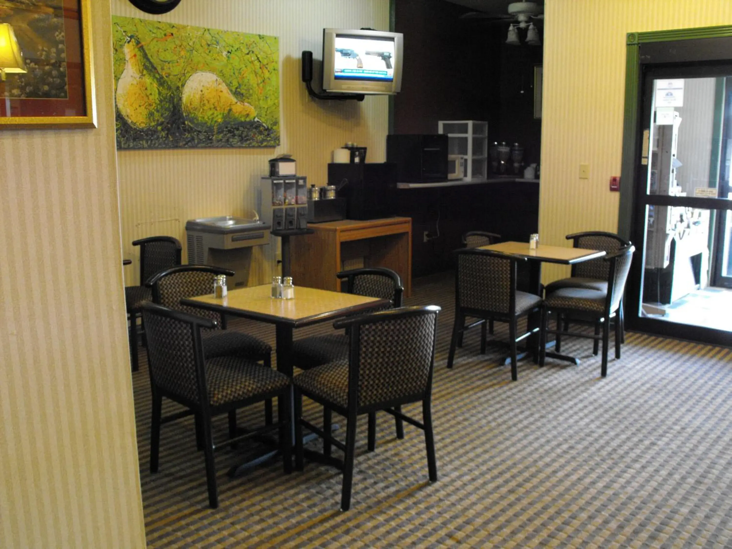 Restaurant/Places to Eat in Americas Best Value Inn Three Rivers