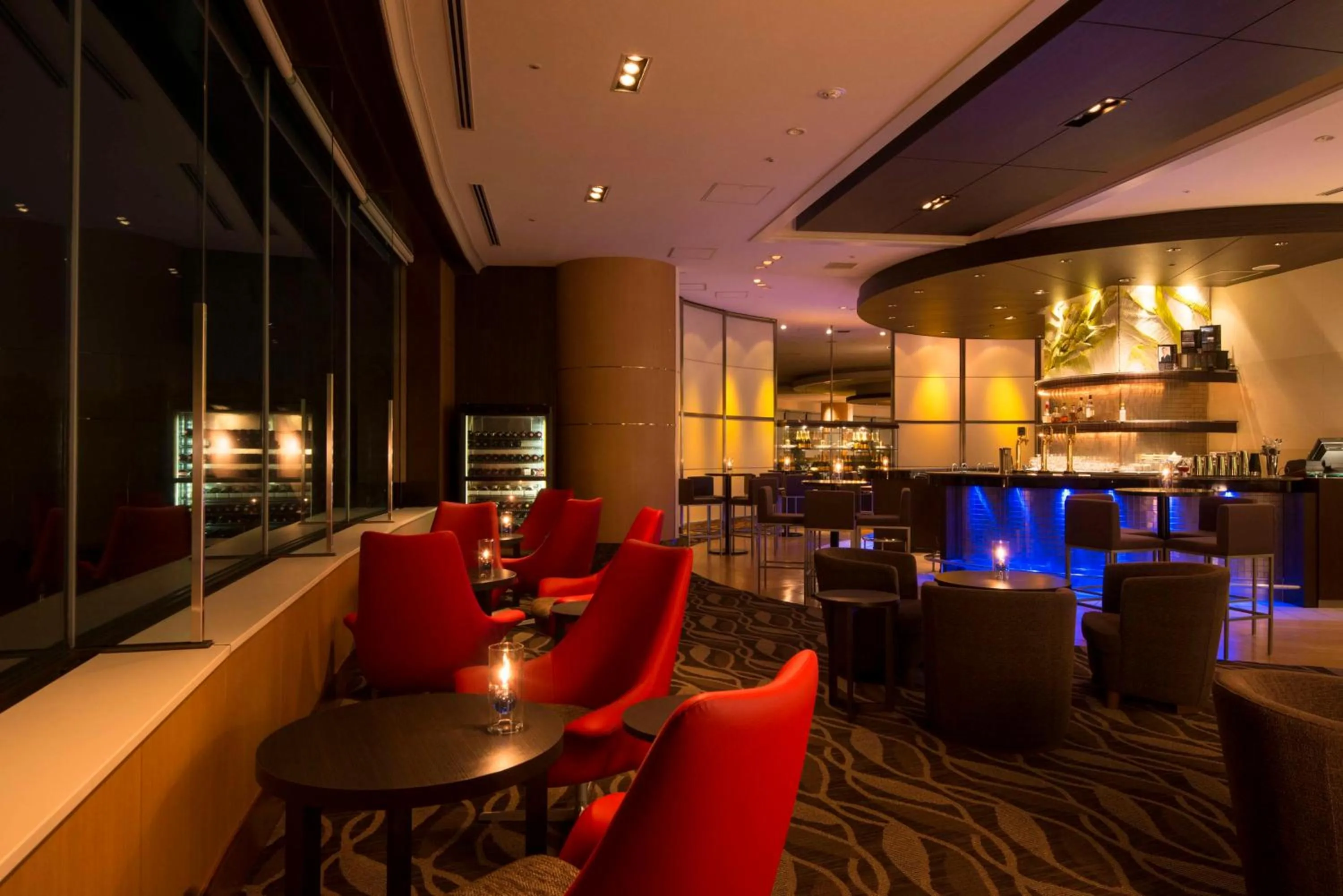 Lounge or bar in Hilton Tokyo Narita Airport