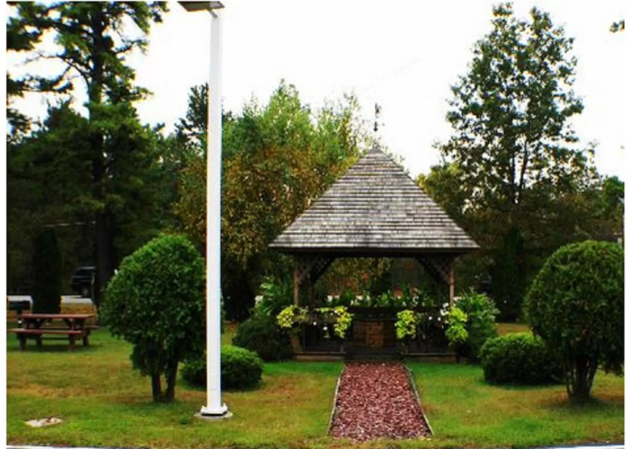 Facade/entrance, Garden in Landmark Motor Inn