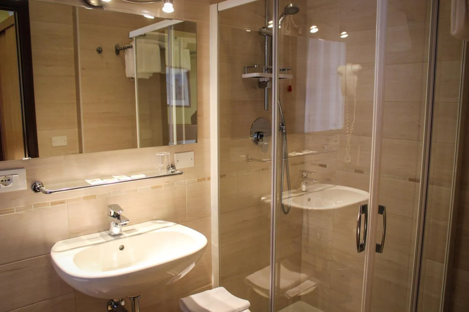 Shower in Hotel Centrale