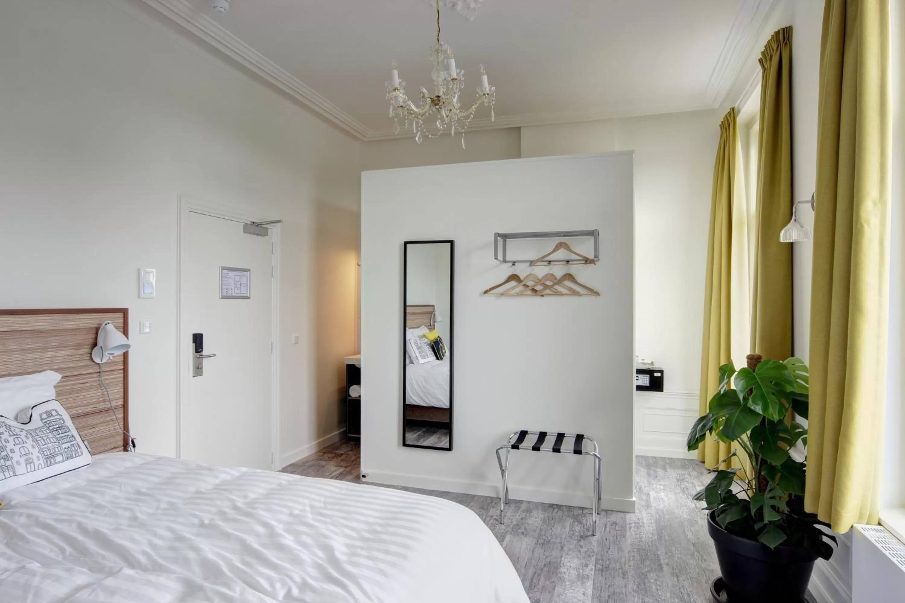 Photo of the whole room, Bed in Hotel Loskade 45