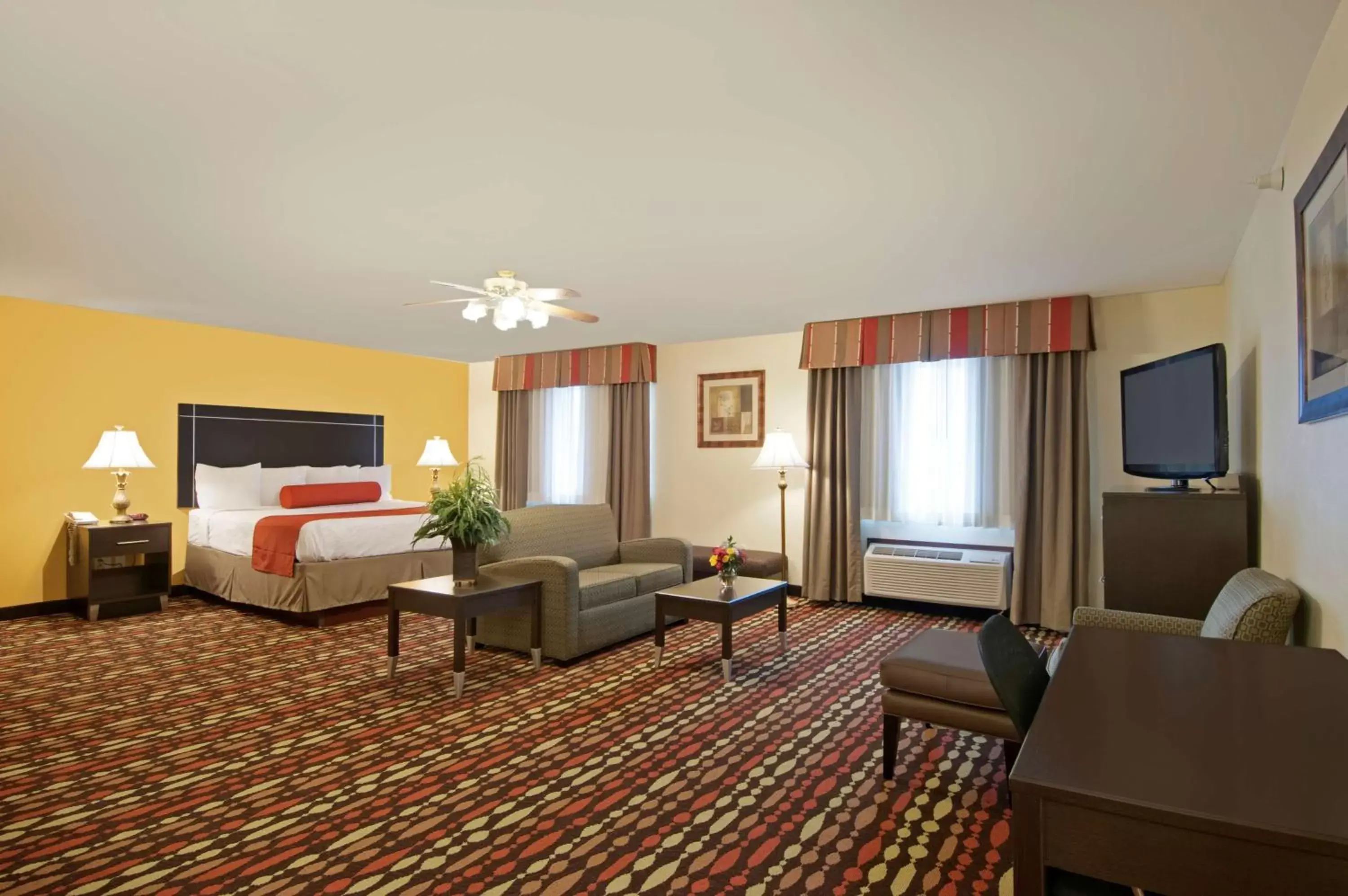 Photo of the whole room in Best Western Greentree Inn & Suites