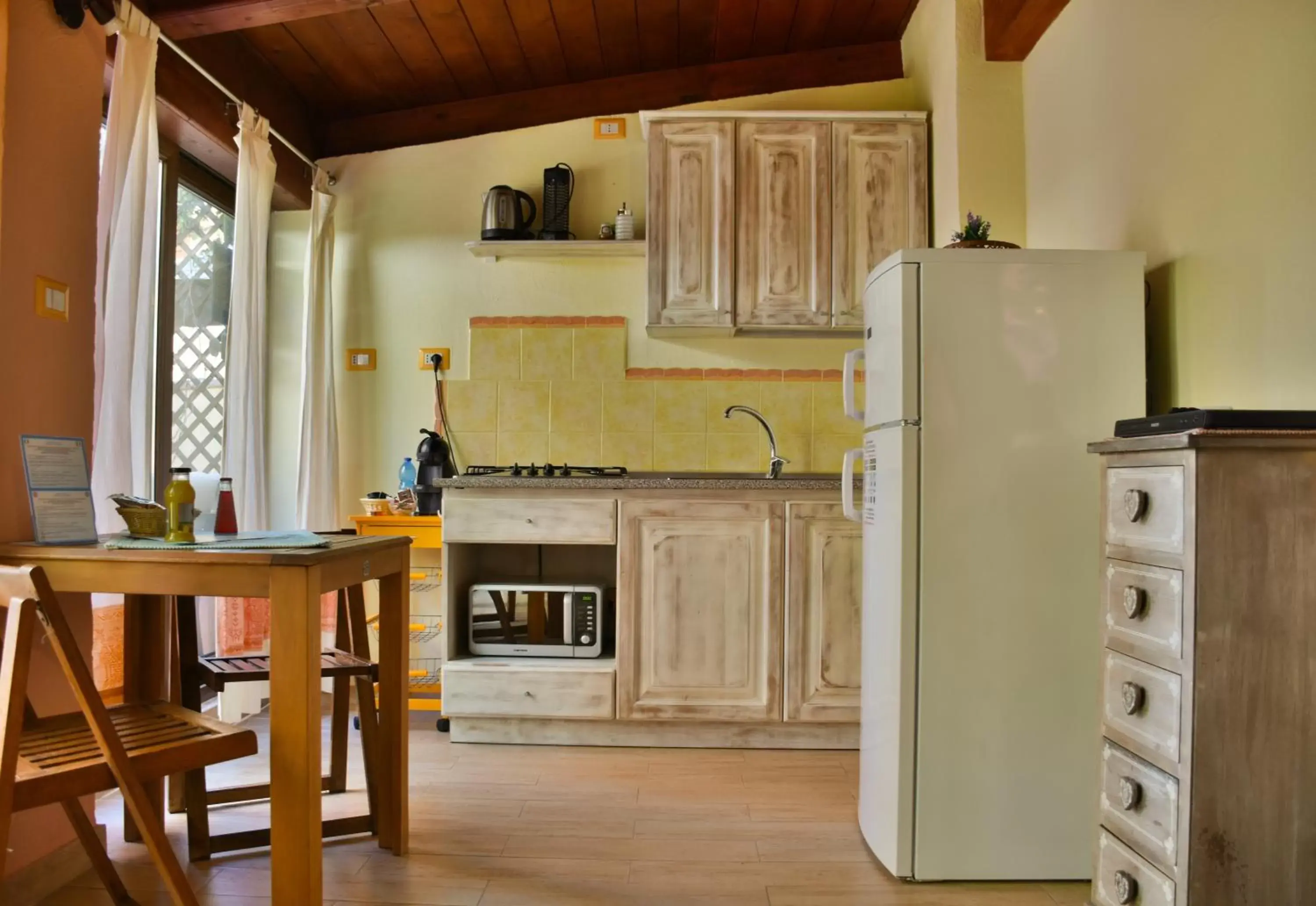 Kitchen or kitchenette, Kitchen/Kitchenette in Flowery Inn Villa