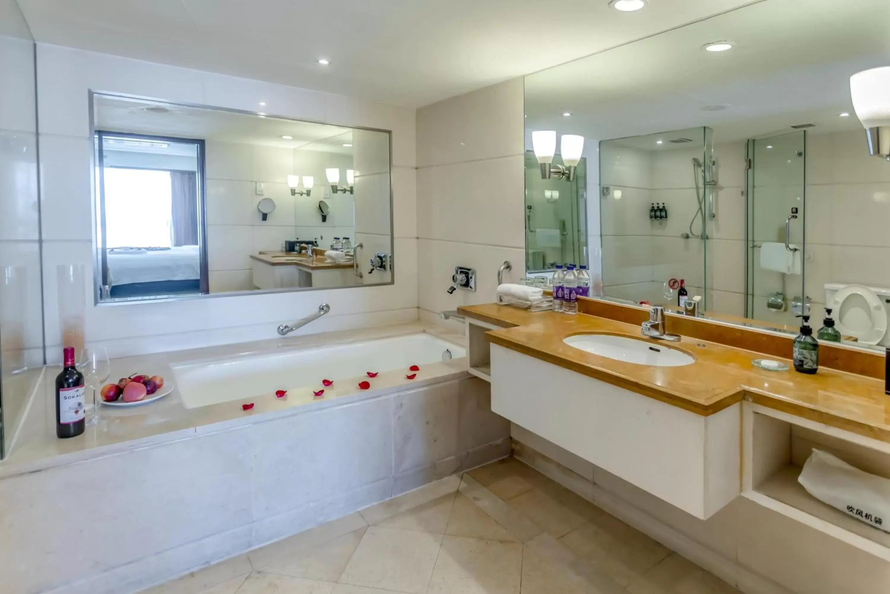 Bathroom in Guo Ji Yi Yuan Hotel