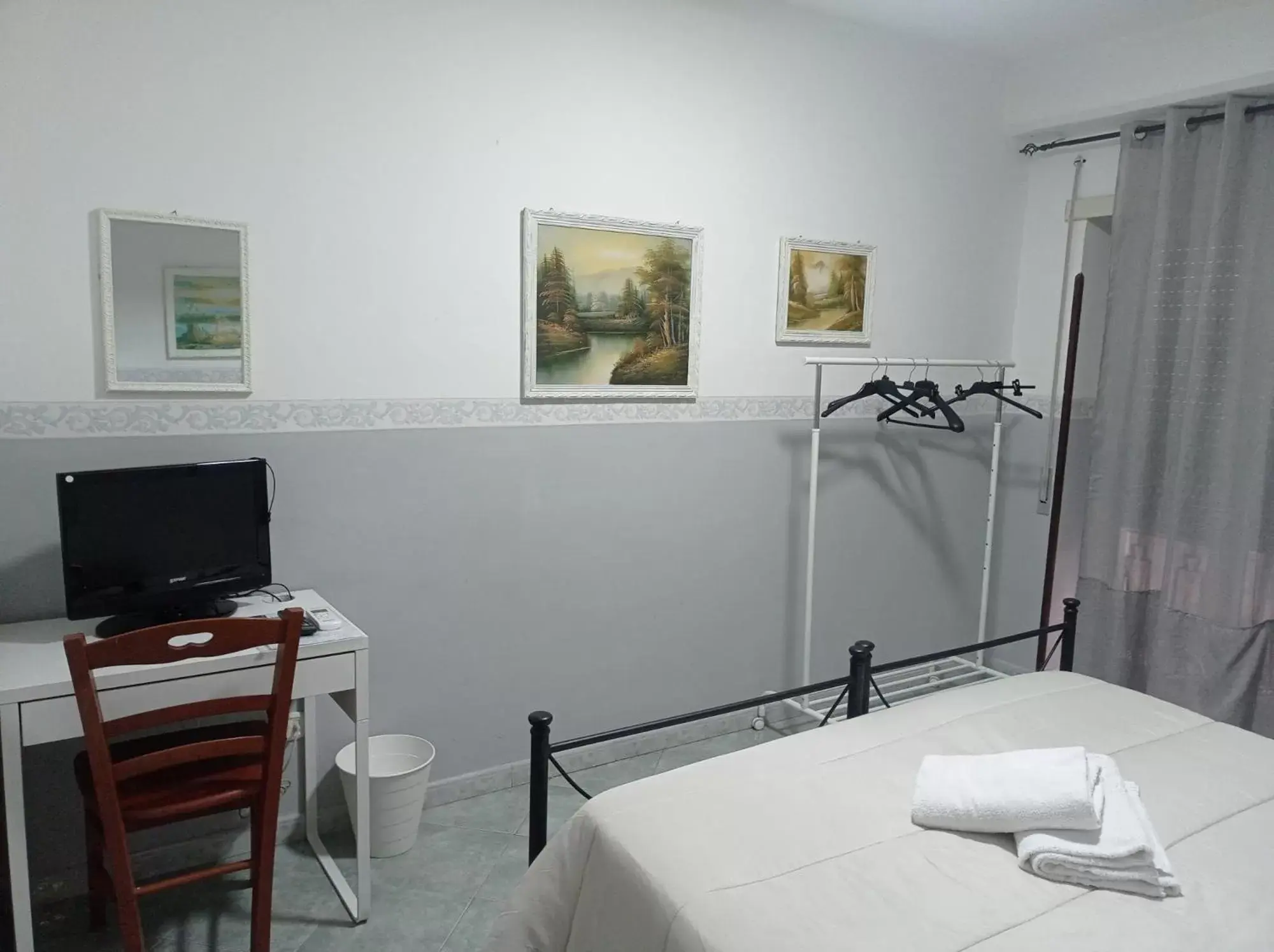 Bedroom, TV/Entertainment Center in Hotel Alloggio Del Conte