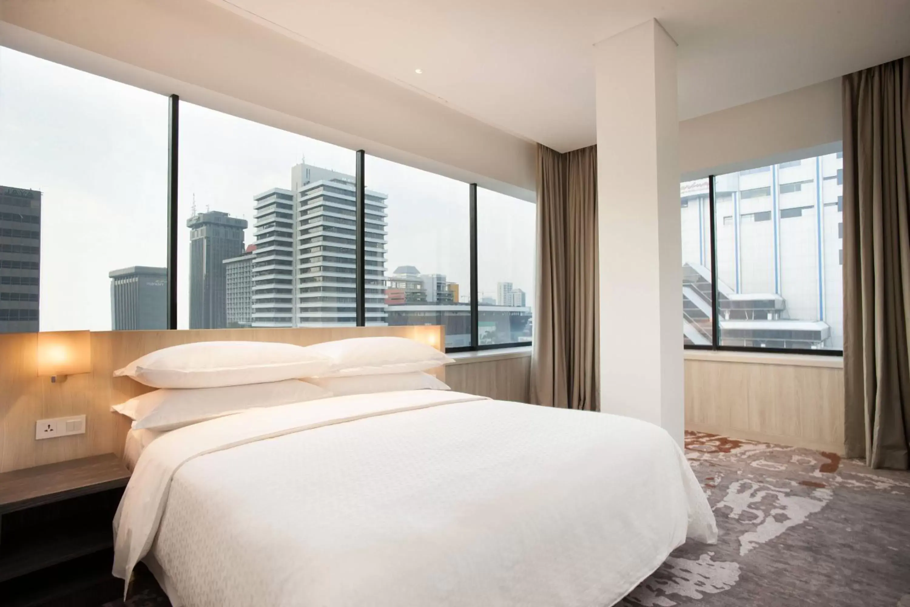 Bedroom, Bed in Four Points by Sheraton Jakarta Thamrin