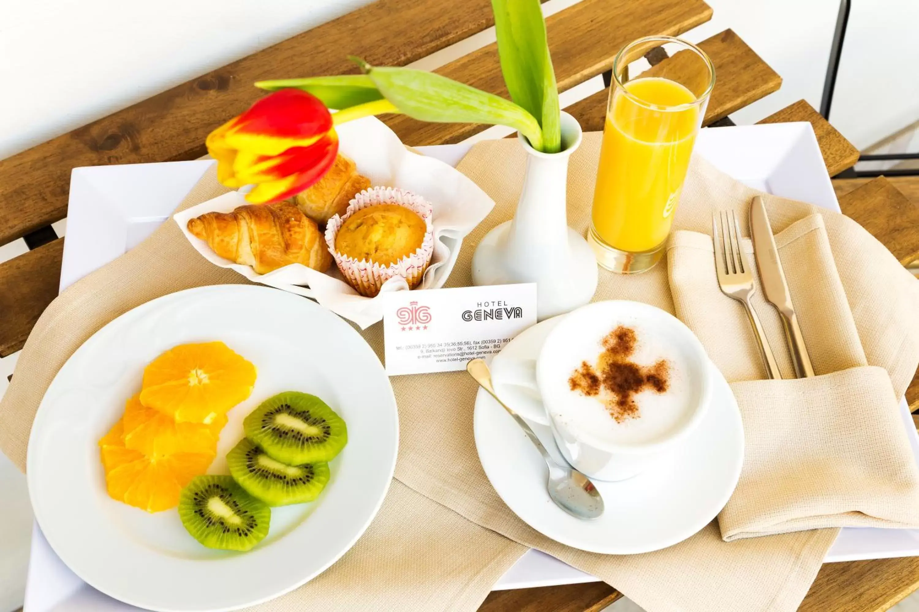Photo of the whole room, Breakfast in Geneva Hotel