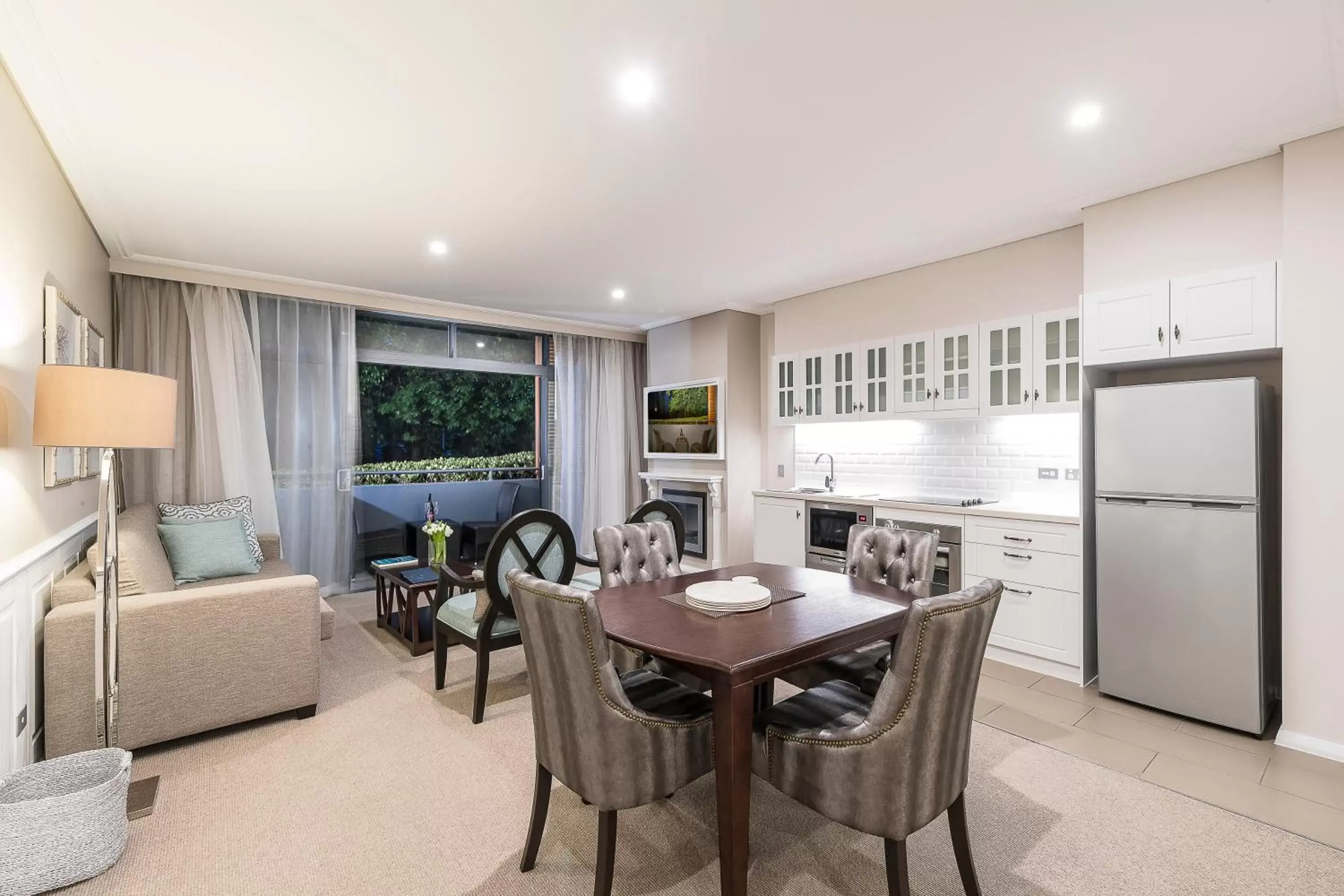 Kitchen or kitchenette, Dining Area in The Sebel Bowral Heritage Park