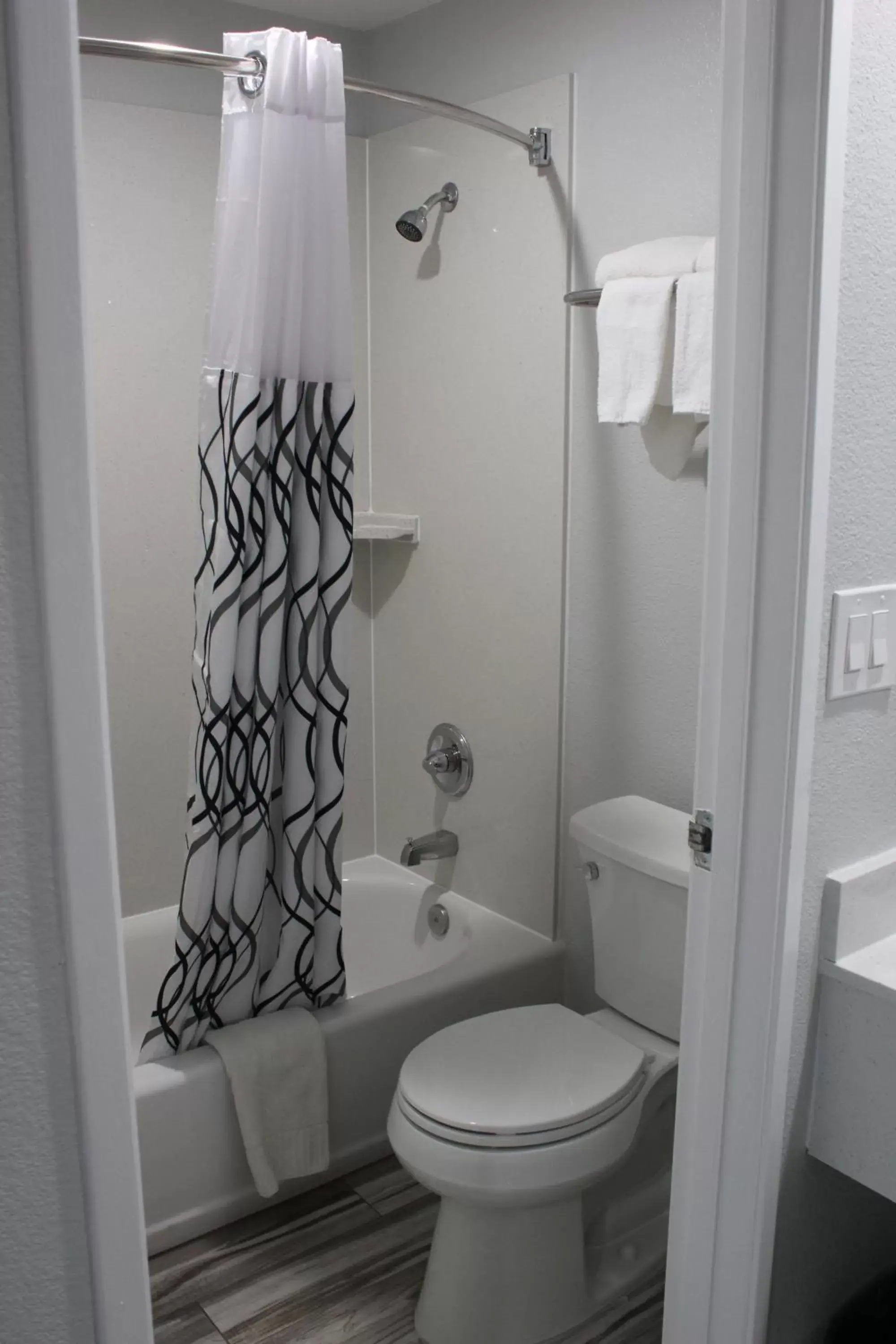 Bathroom in SureStay Hotel by Best Western Chowchilla Yosemite