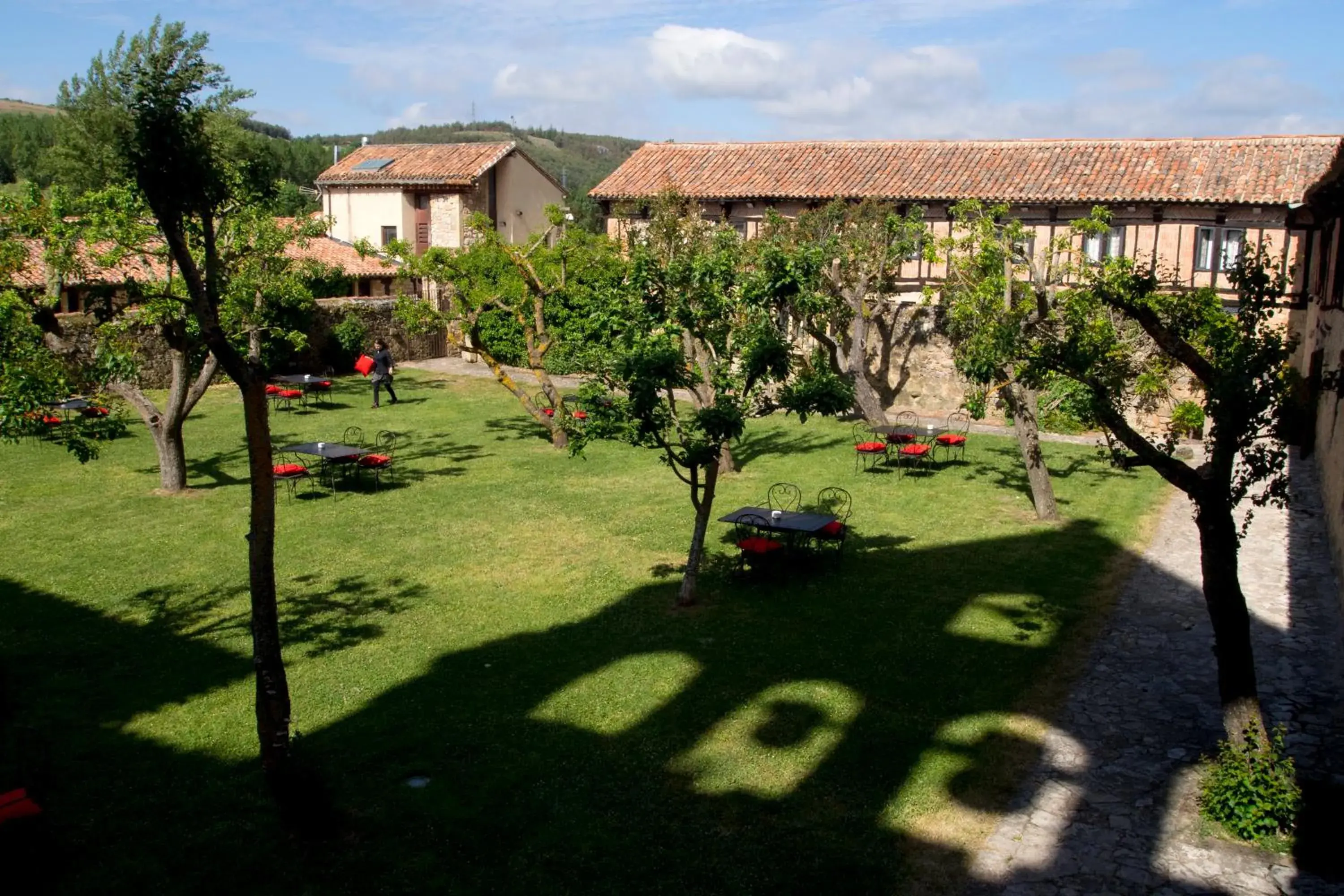 Garden, Property Building in Hotel Posada Santa Maria la Real