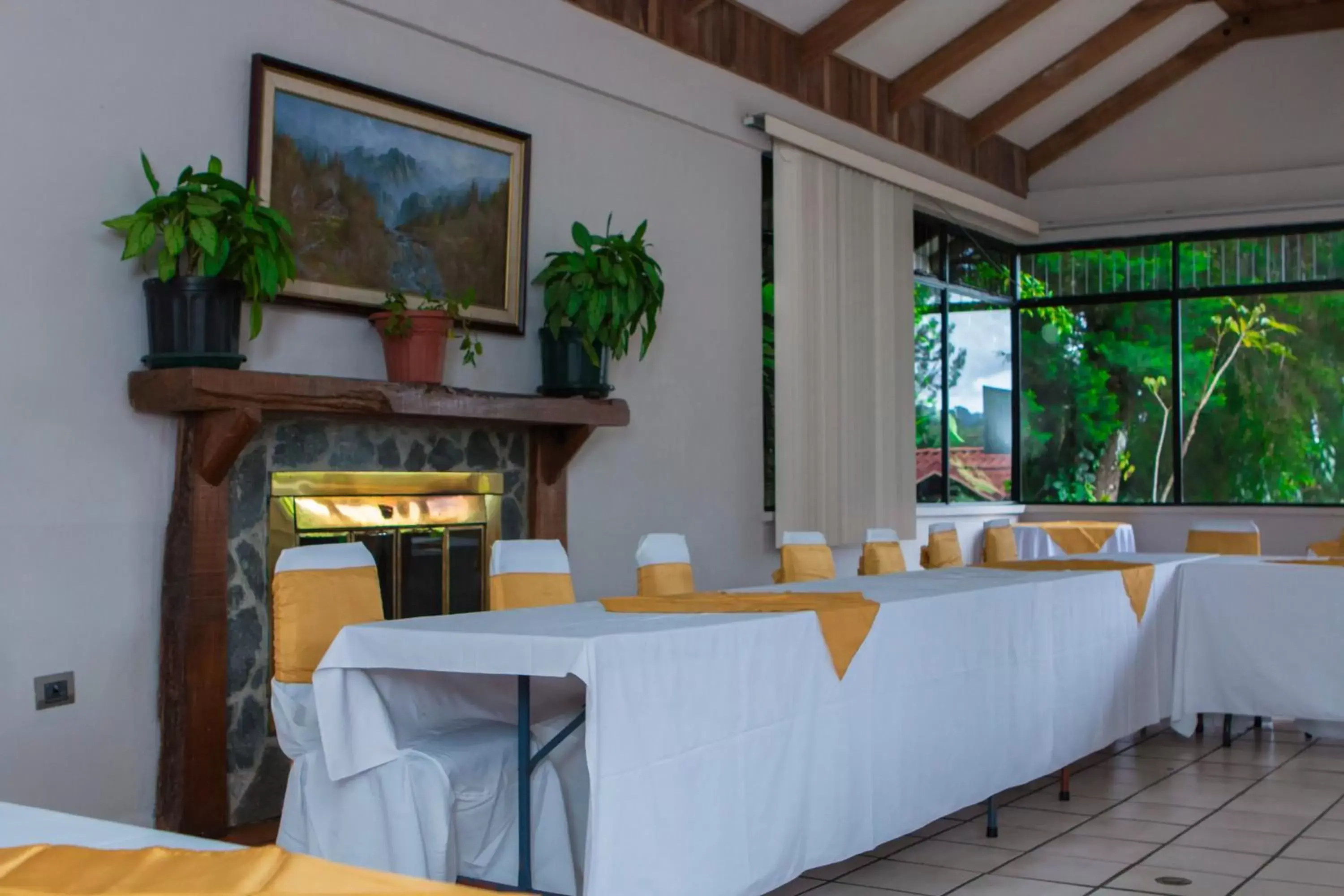Meeting/conference room, Restaurant/Places to Eat in Hotel Villa Zurqui